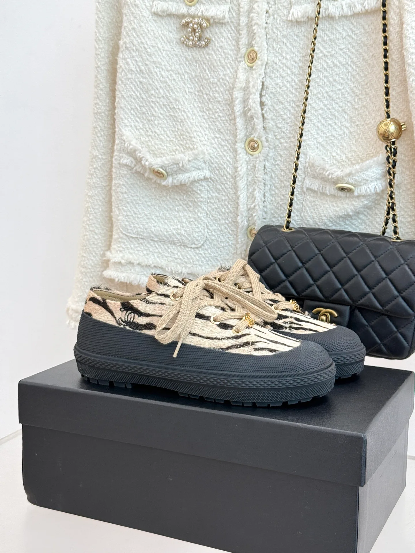 Women's Sneakers CHANEL 17864826