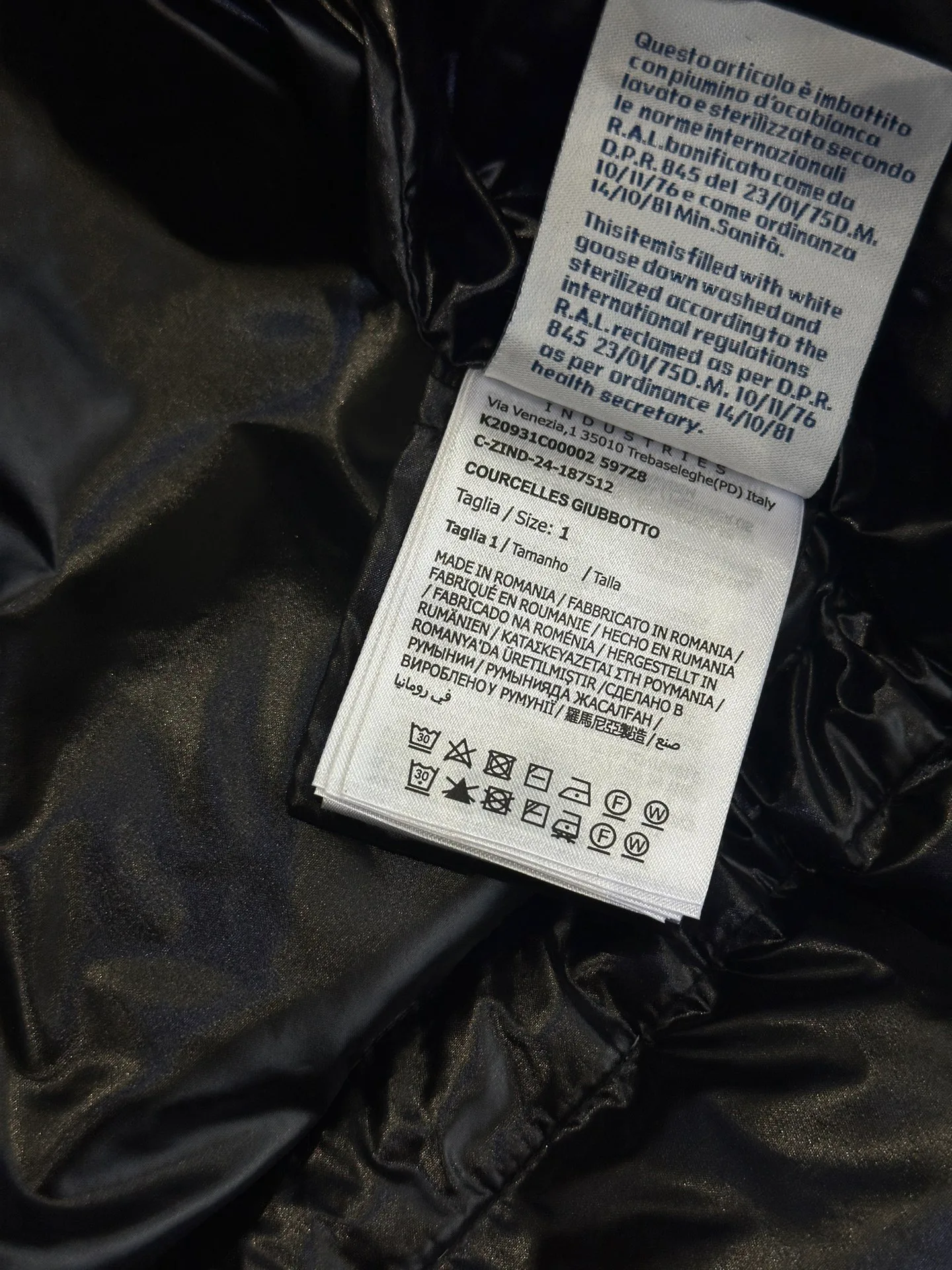 Women's Jackets And Down Jackets MONCLER 18508601