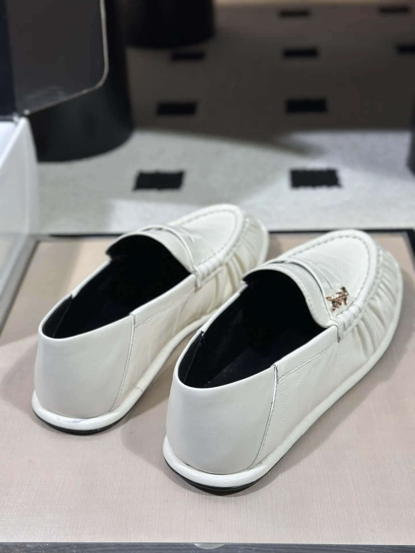 Women's Loafers And Moccasins SAINT LAURENT 18041754
