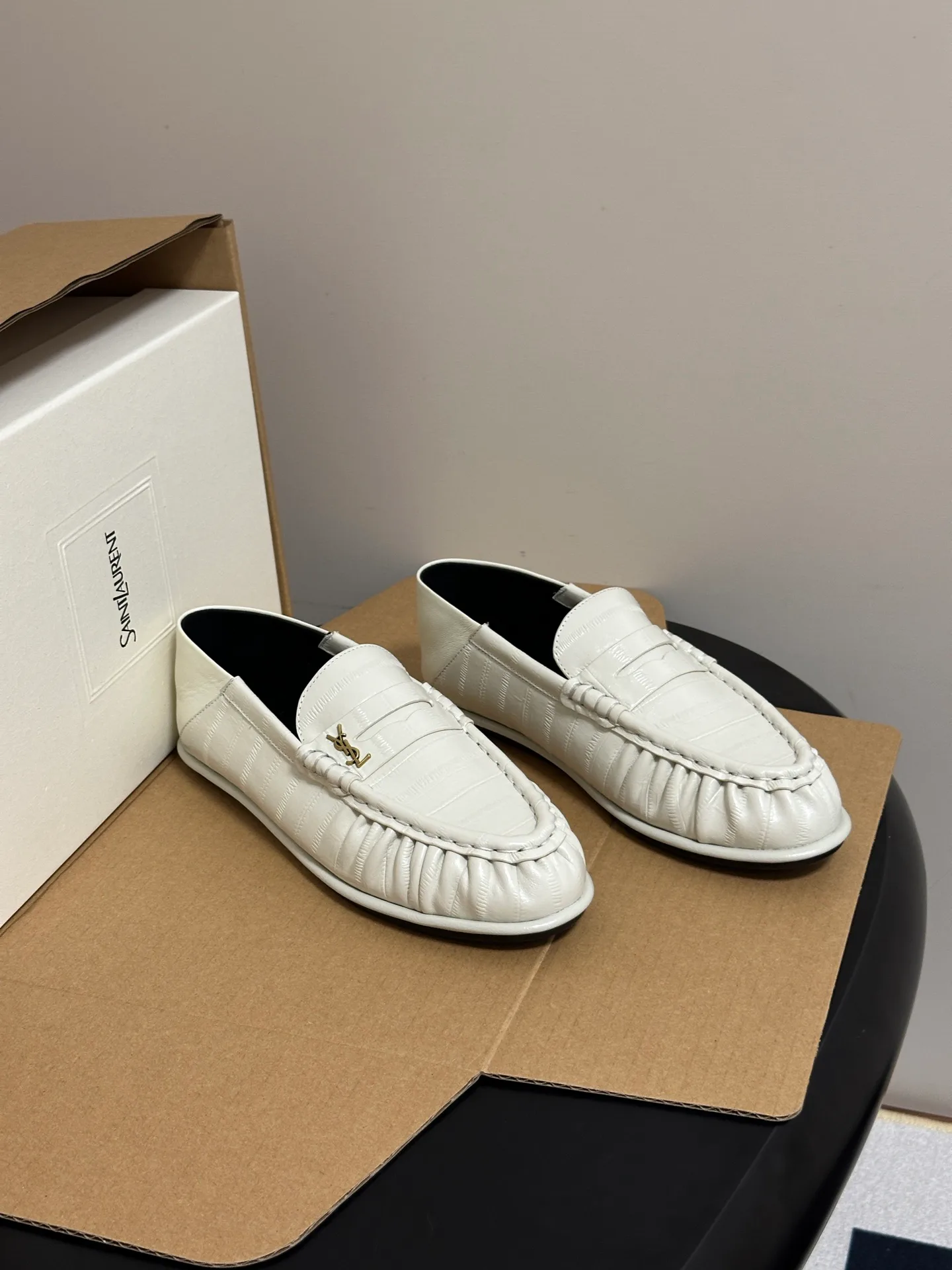 Women's Loafers And Moccasins SAINT LAURENT 18049117