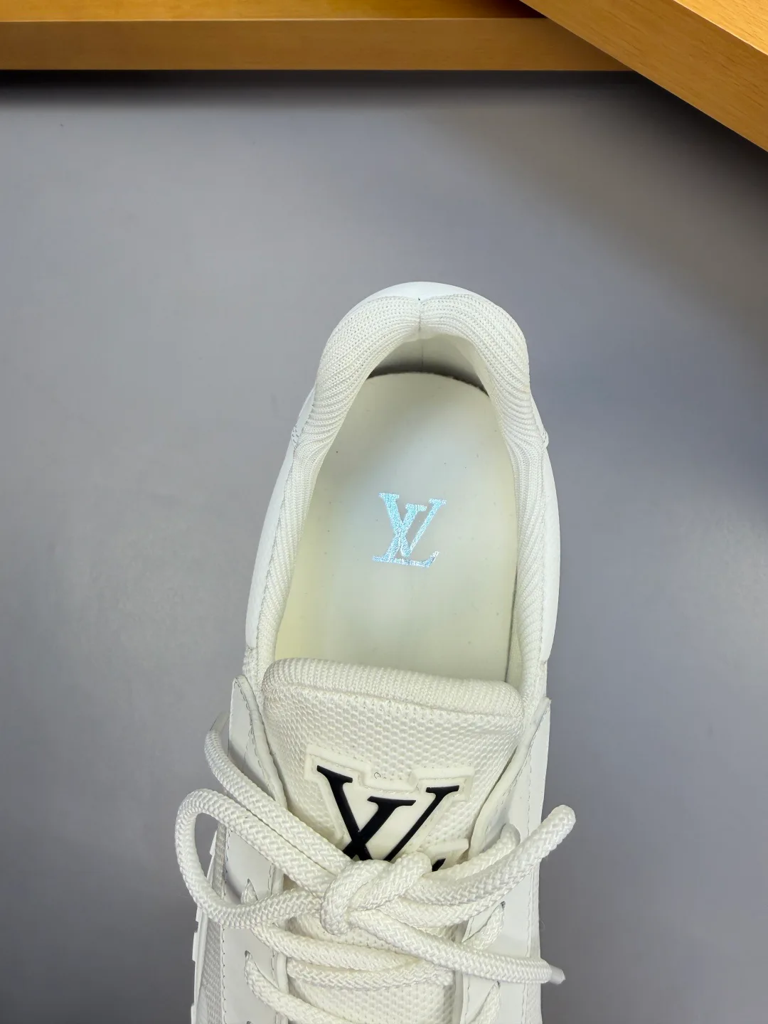 Men's Sneakers LOUIS VUITTON 17955085