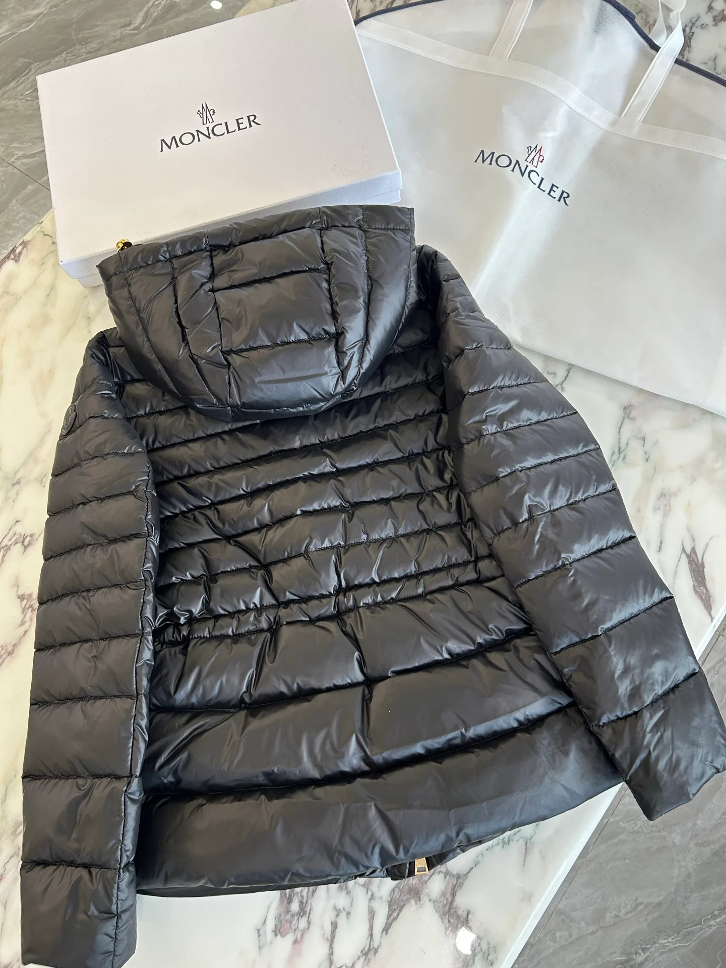 Men's Jackets And Down Jackets MONCLER 18330338