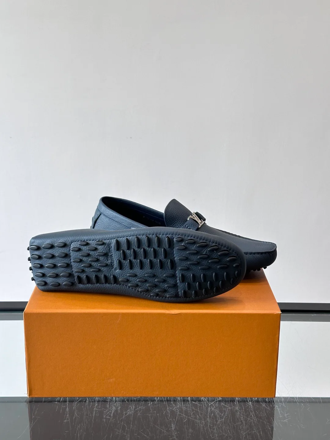 Men's Loafers And Dress Shoes LOUIS VUITTON 17646134