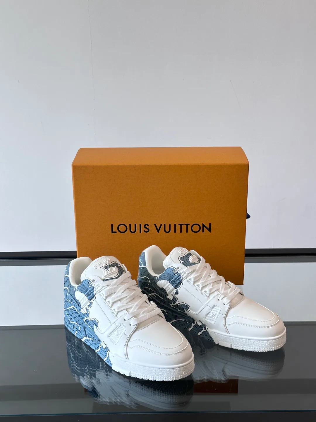 Women's Sneakers LOUIS VUITTON 18321751