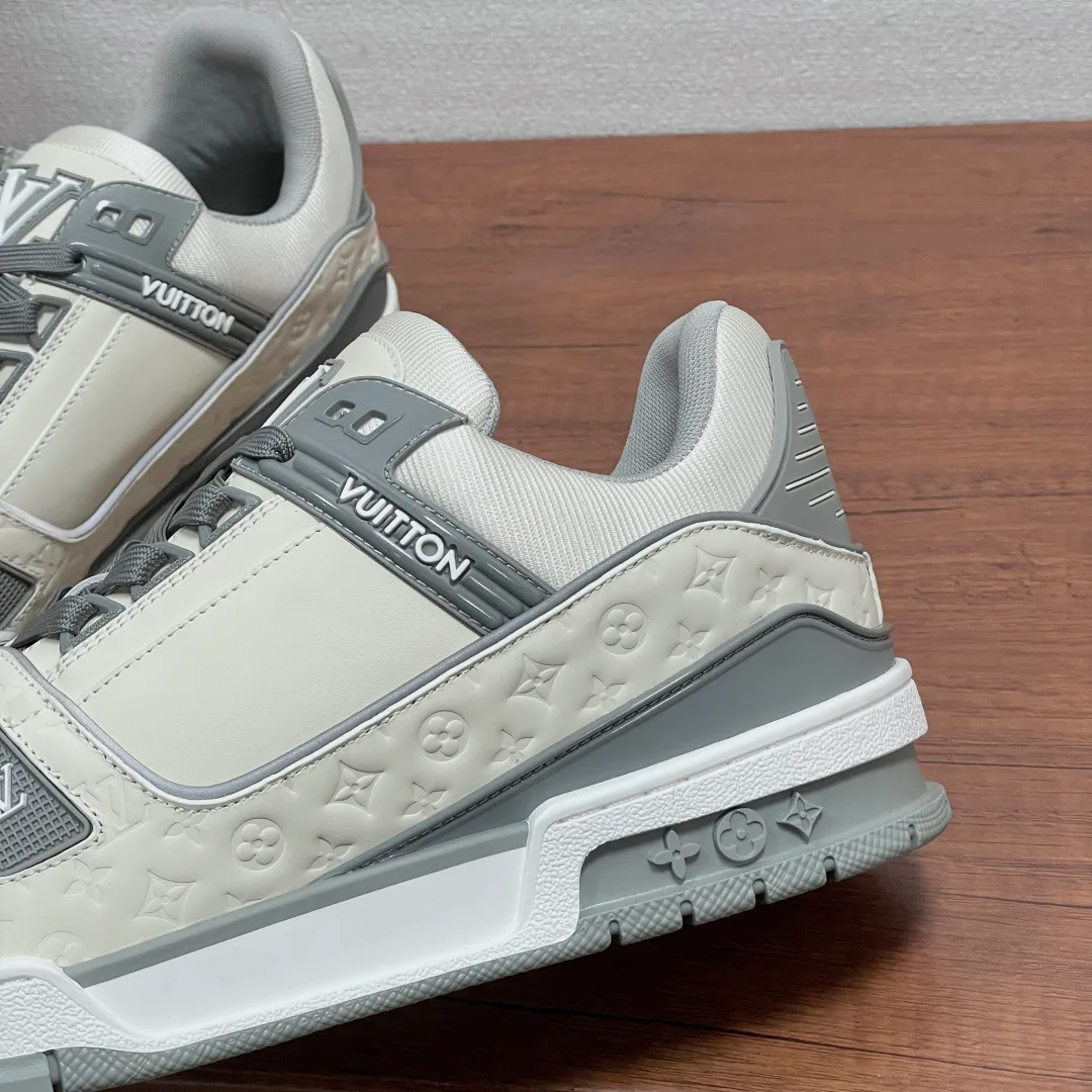 Men's Sneakers LOUIS VUITTON 18296809