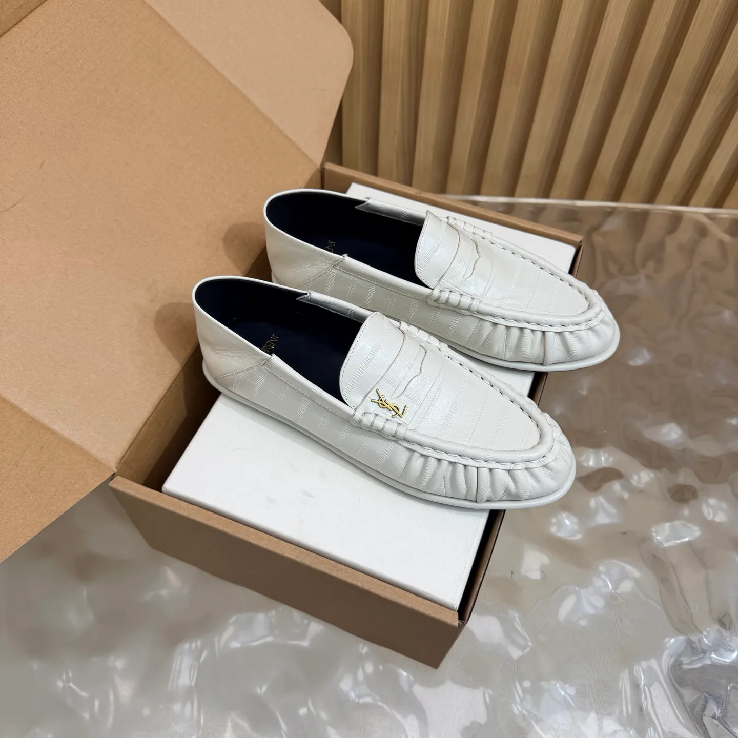Women's Loafers And Moccasins SAINT LAURENT 18062362