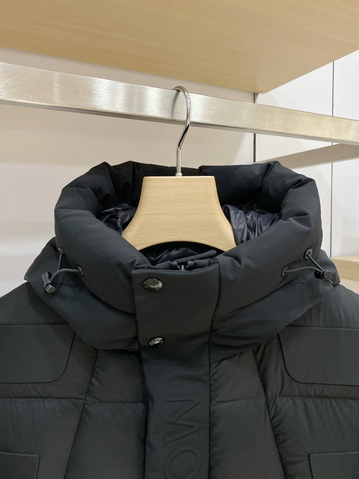 Women's Jackets And Down Jackets MONCLER 18284763