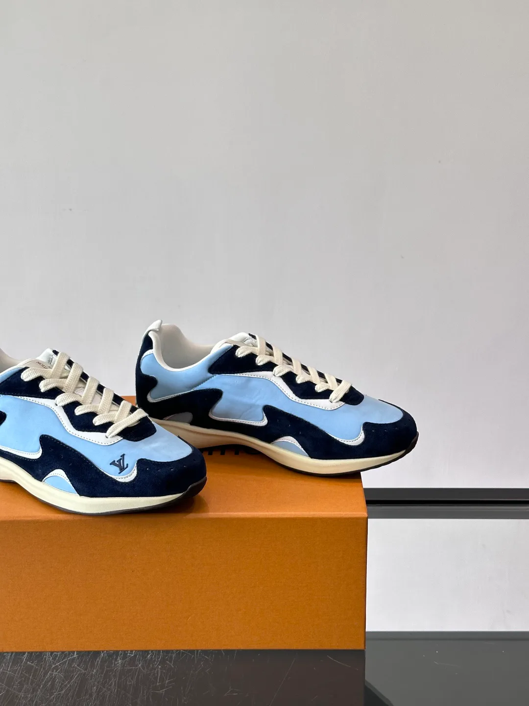 Men's Sneakers LOUIS VUITTON 17869453