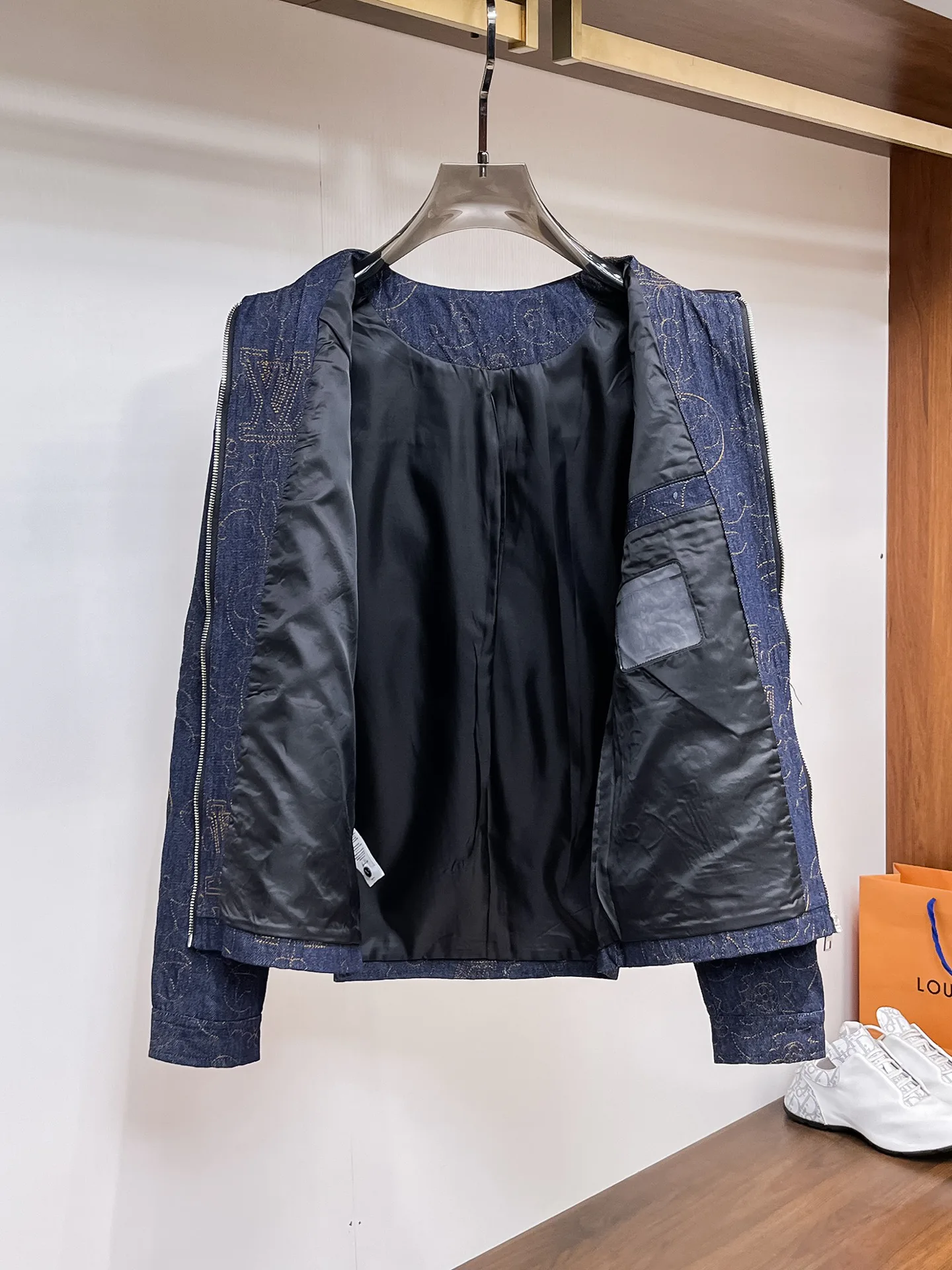 Men's Jackets And Down Jackets LOUIS VUITTON 18197218
