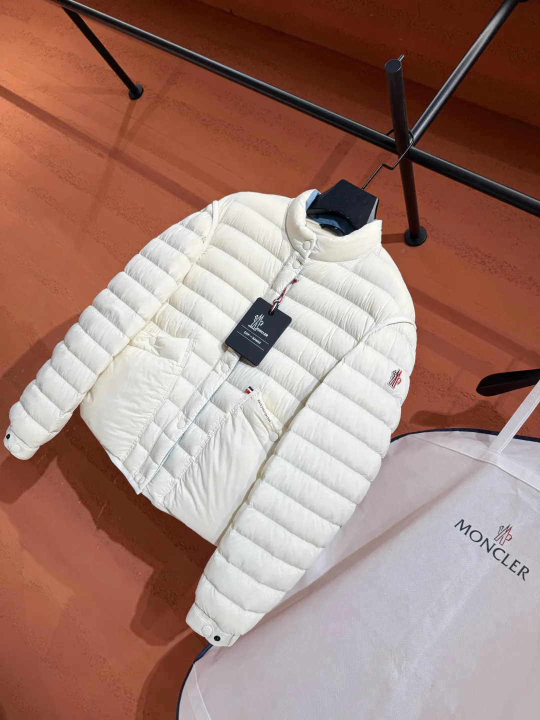 Women's Jackets And Down Jackets MONCLER 18048160