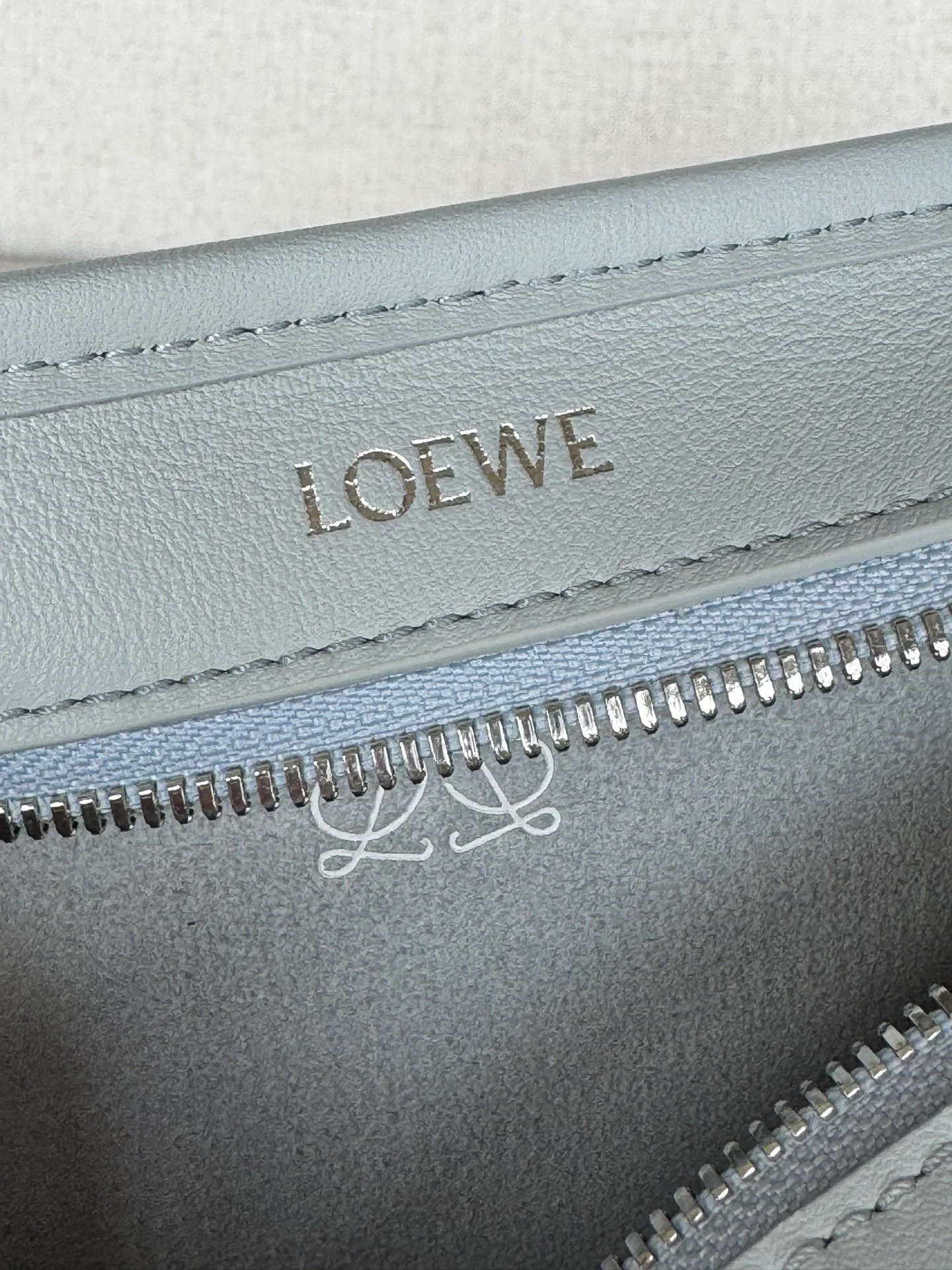 Women's Classic Handbags LOEWE 17927641