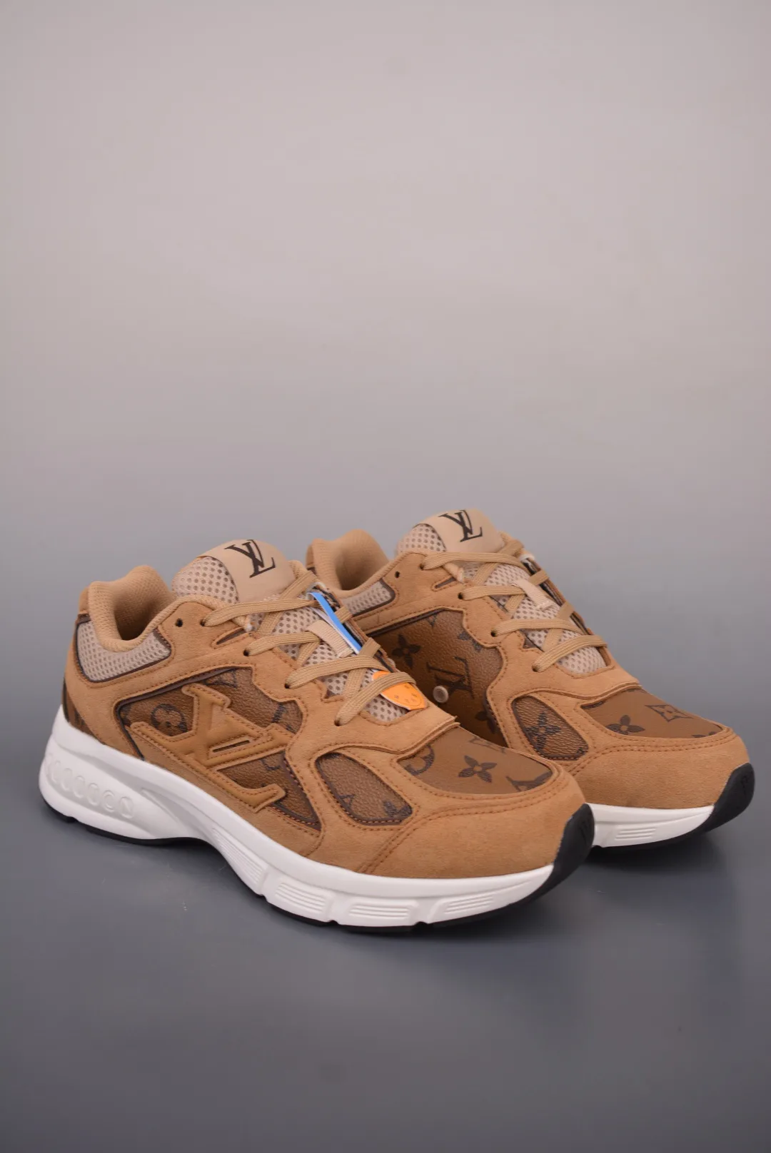 Men's Sneakers LOUIS VUITTON 17429974