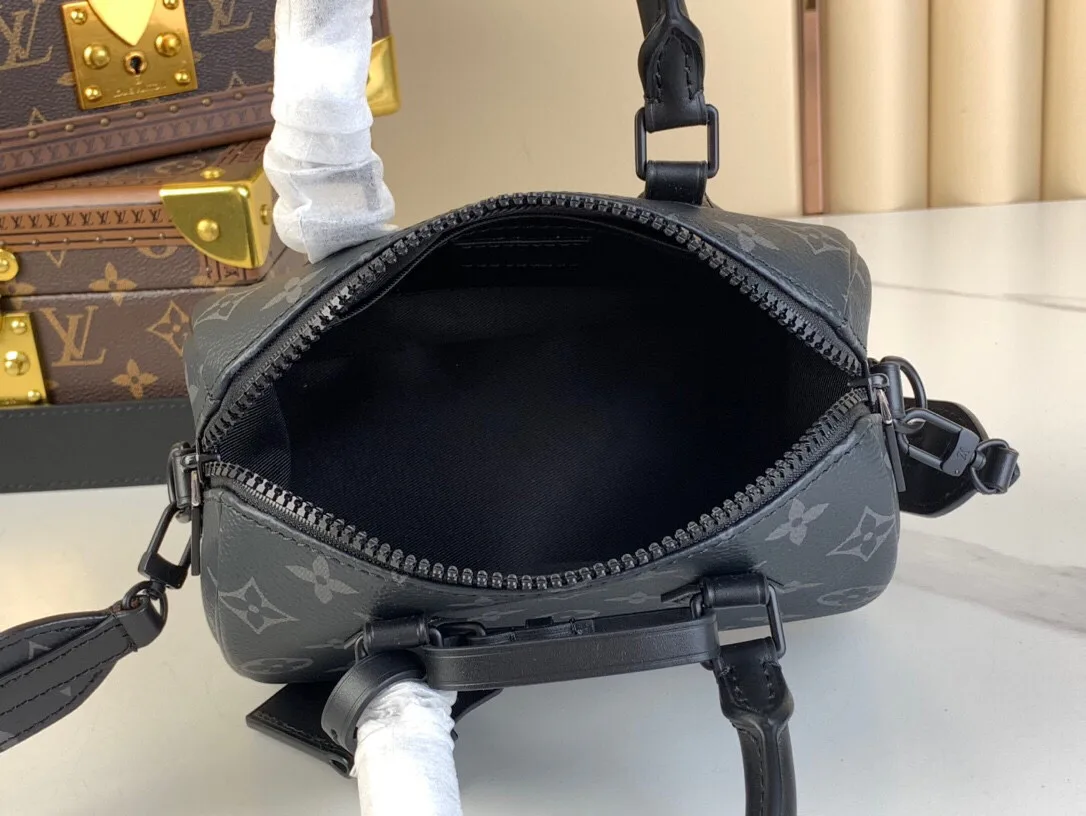 Women's Shoulder Bags LOUIS VUITTON 18227597