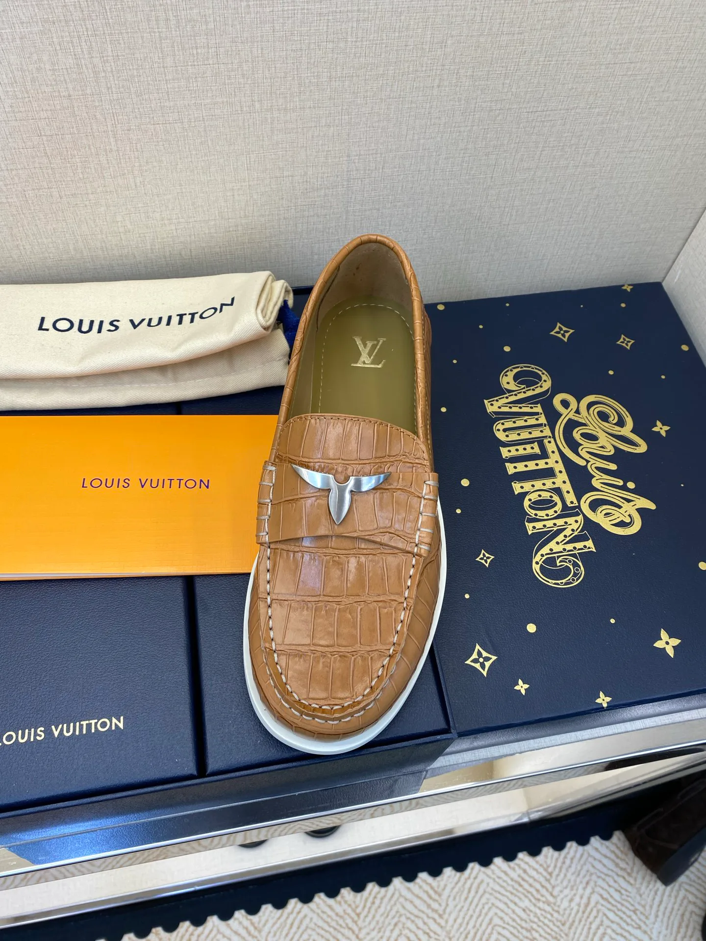 Men's Loafers And Dress Shoes LOUIS VUITTON 18468215