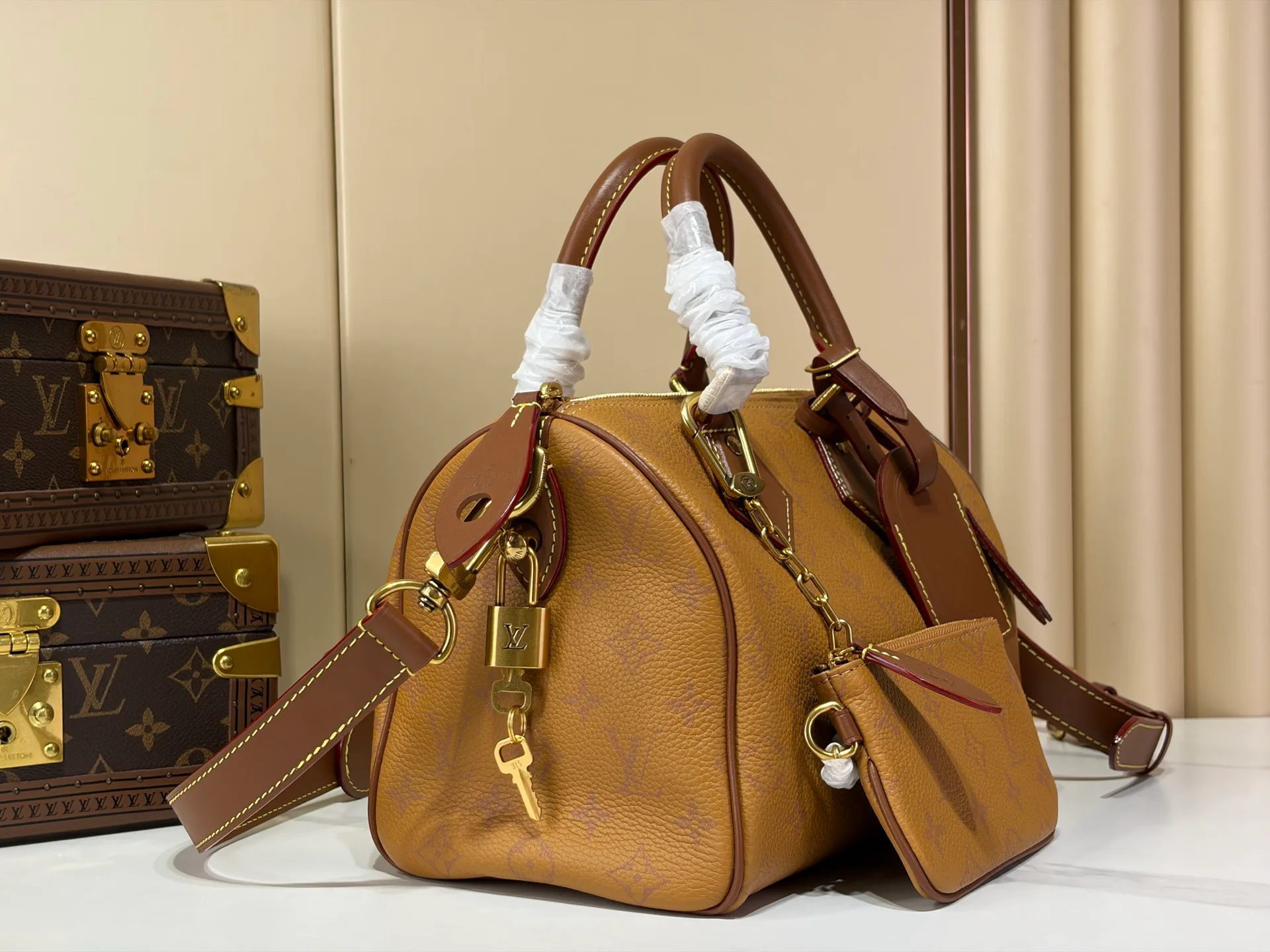 Women's Shoulder Bags LOUIS VUITTON 18391193