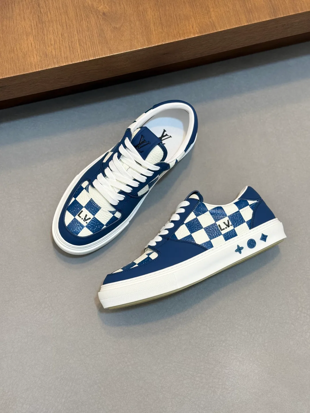 Men's Sneakers LOUIS VUITTON 17447613