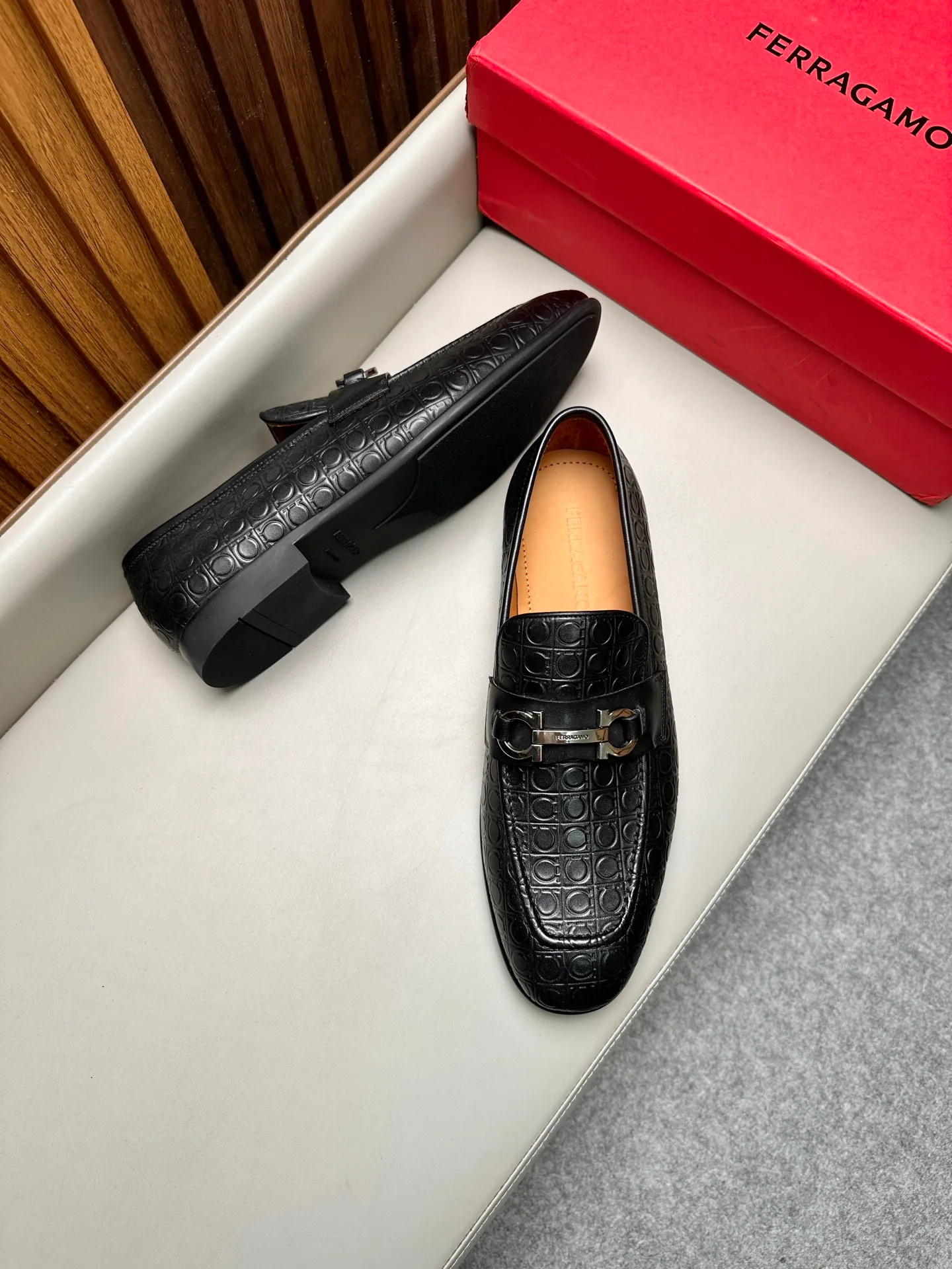 Men's Loafers And Dress Shoes SALVATORE FERRAGAMO 17470842
