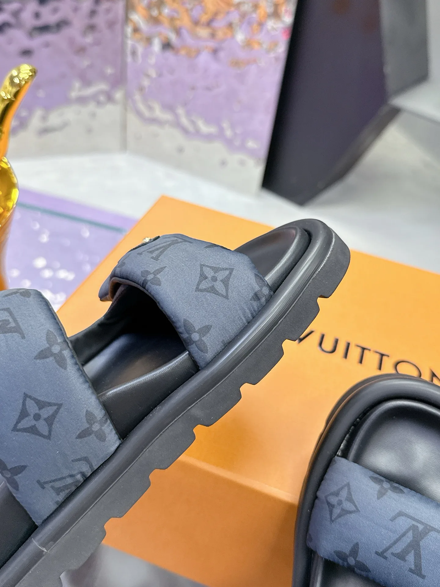 Women's Flip-Flops LOUIS VUITTON 17530458