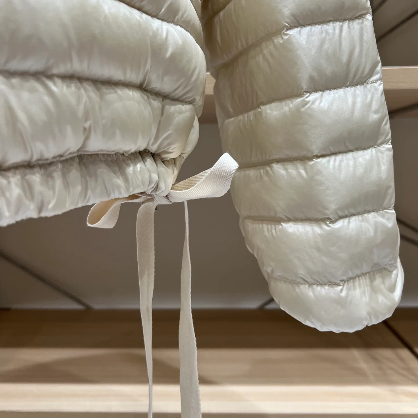 Women's Jackets And Down Jackets MONCLER 17812071