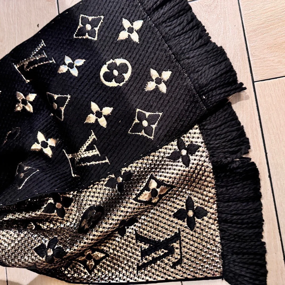Scarves LOUIS VUITTON 18002695