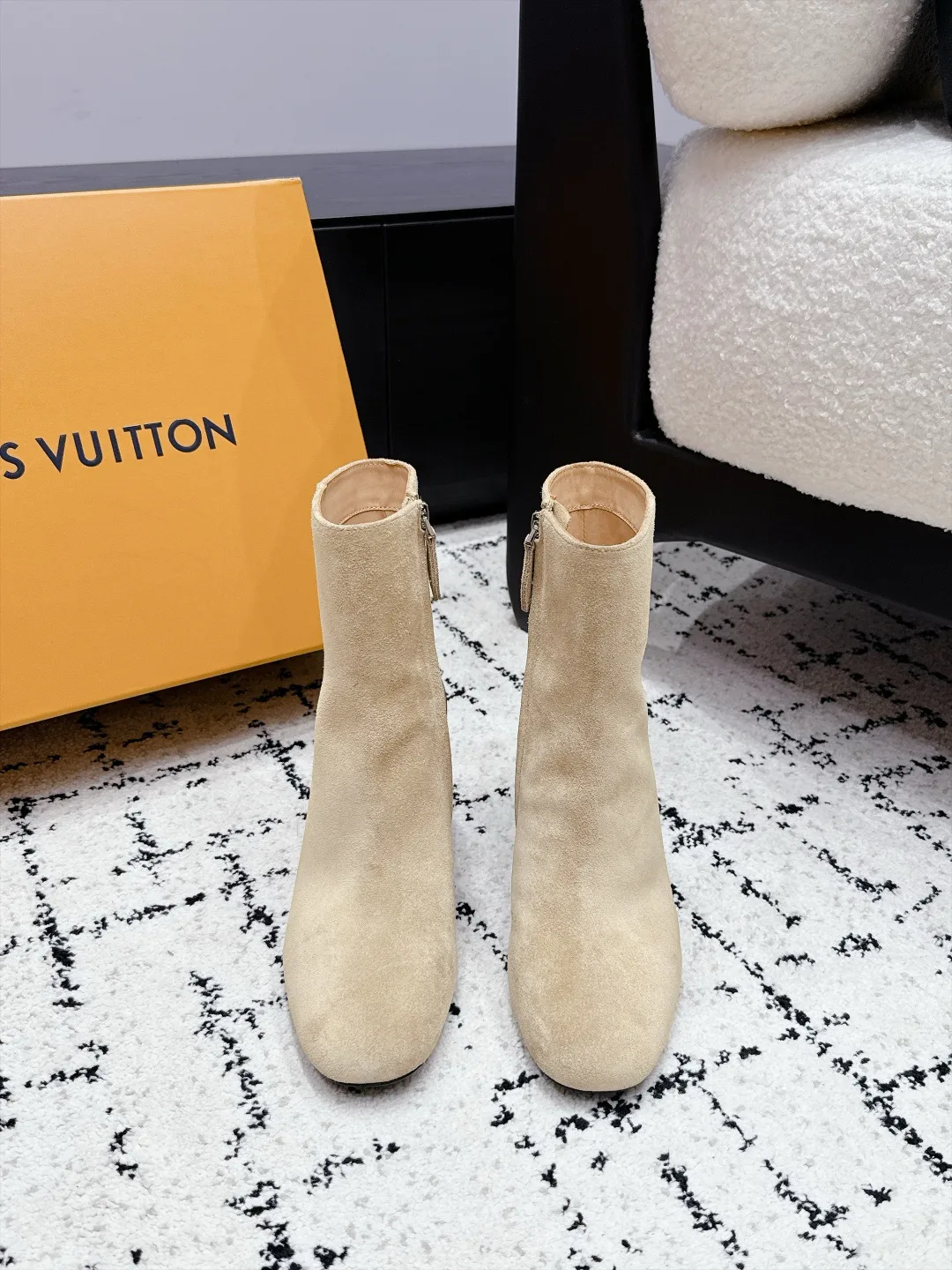 Women's Booties LOUIS VUITTON 18454409