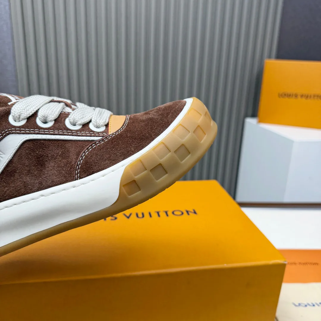 Men's Sneakers LOUIS VUITTON 18265136