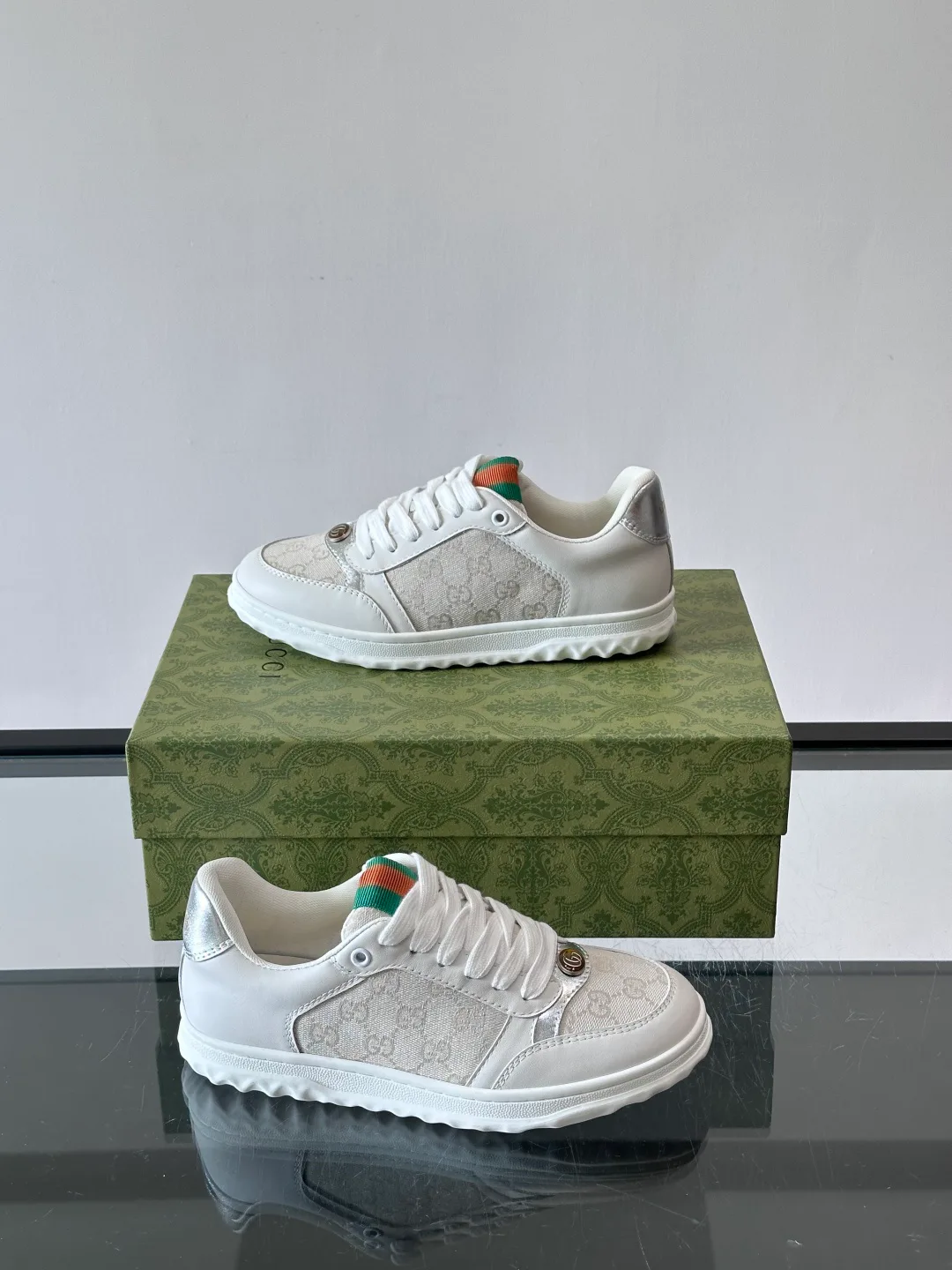 Women's Sneakers GUCCI 17069304