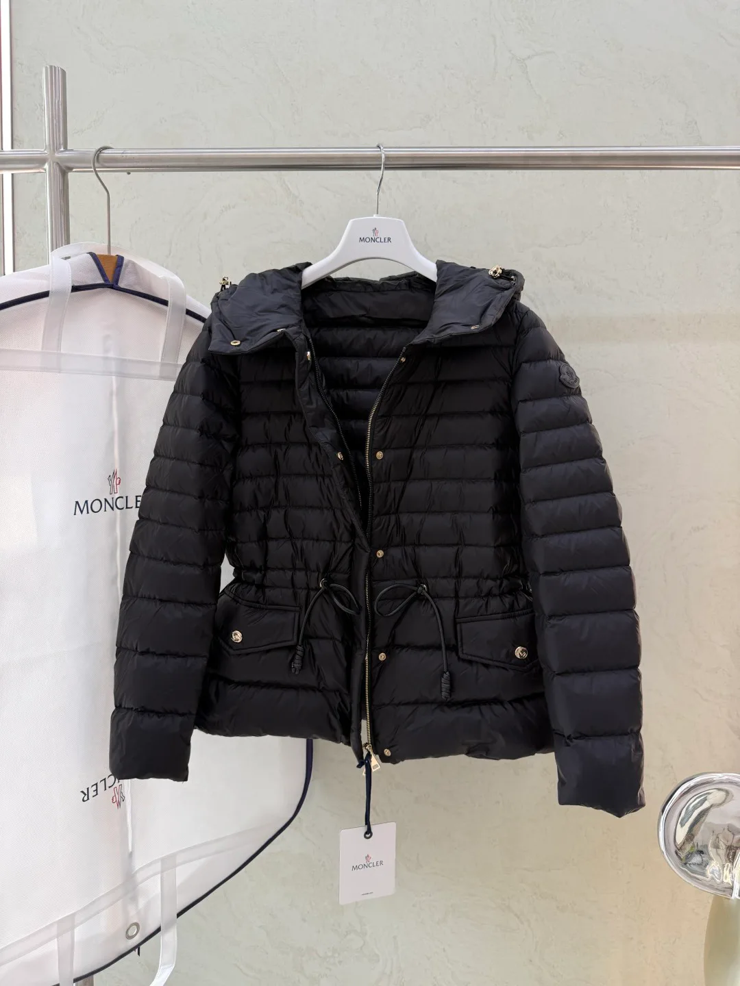 Women's Jackets And Down Jackets MONCLER 18043551