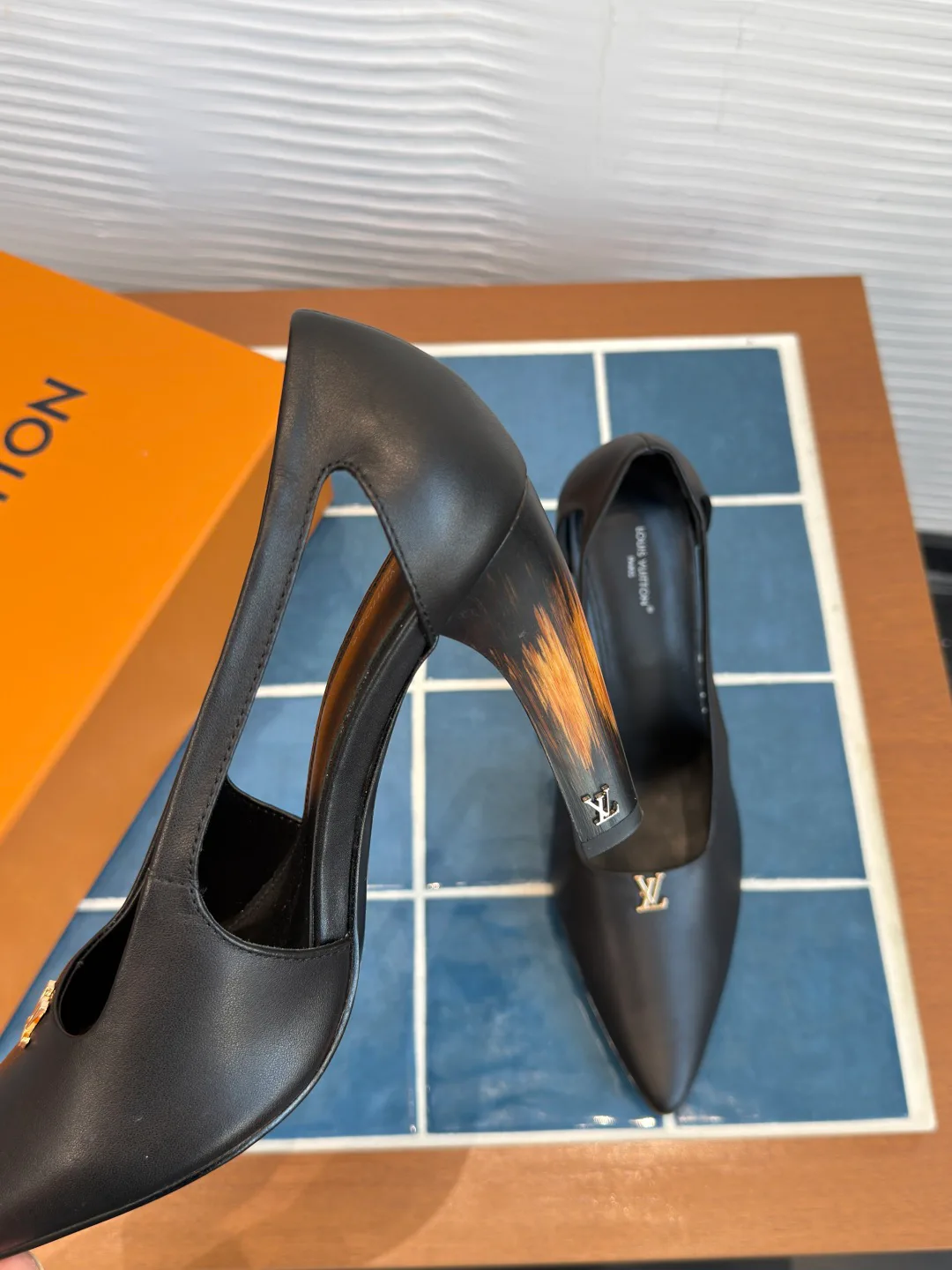 Туфли Женские Louis Vuitton 18604376
