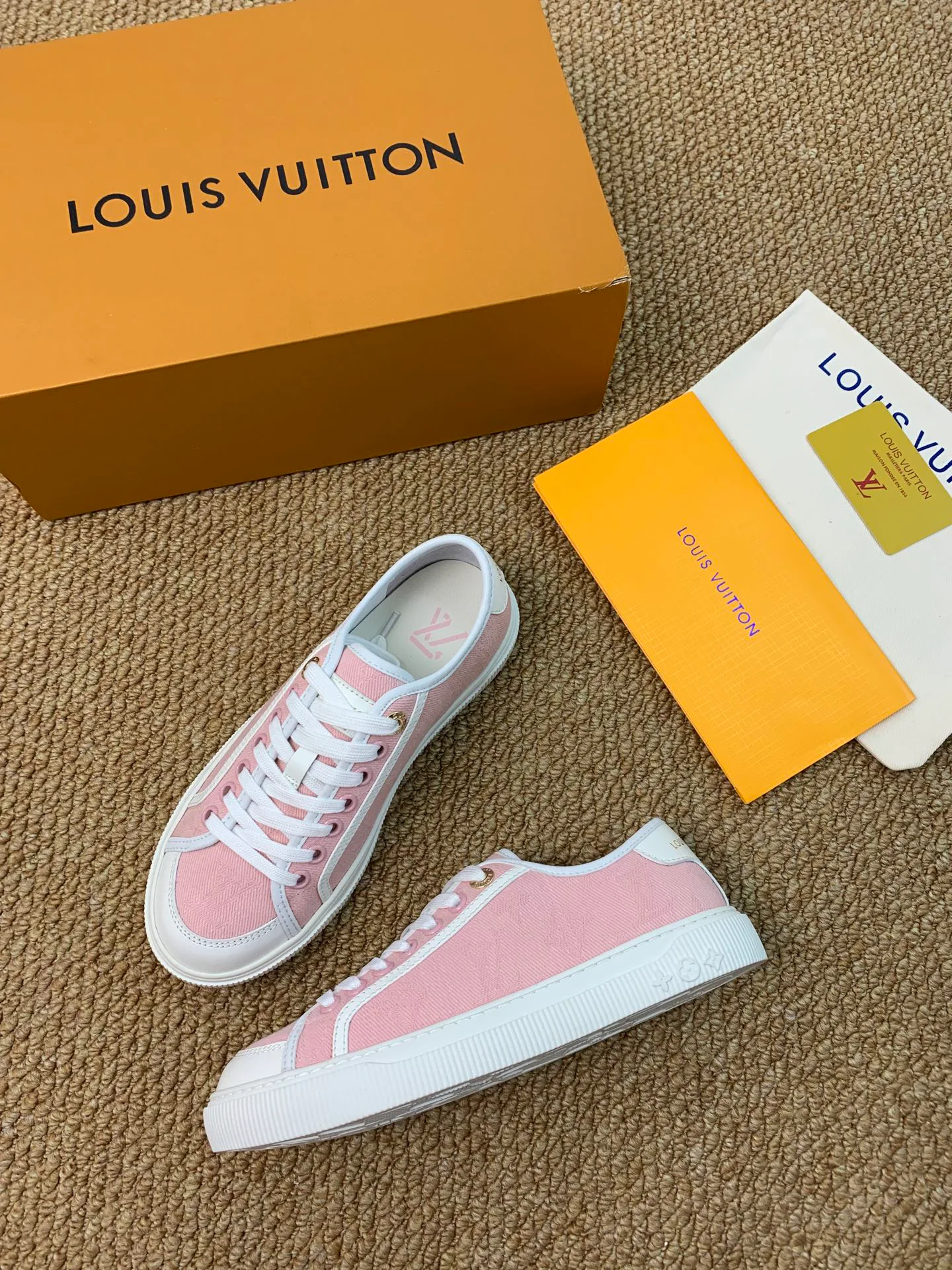Women's Sneakers LOUIS VUITTON 17545206
