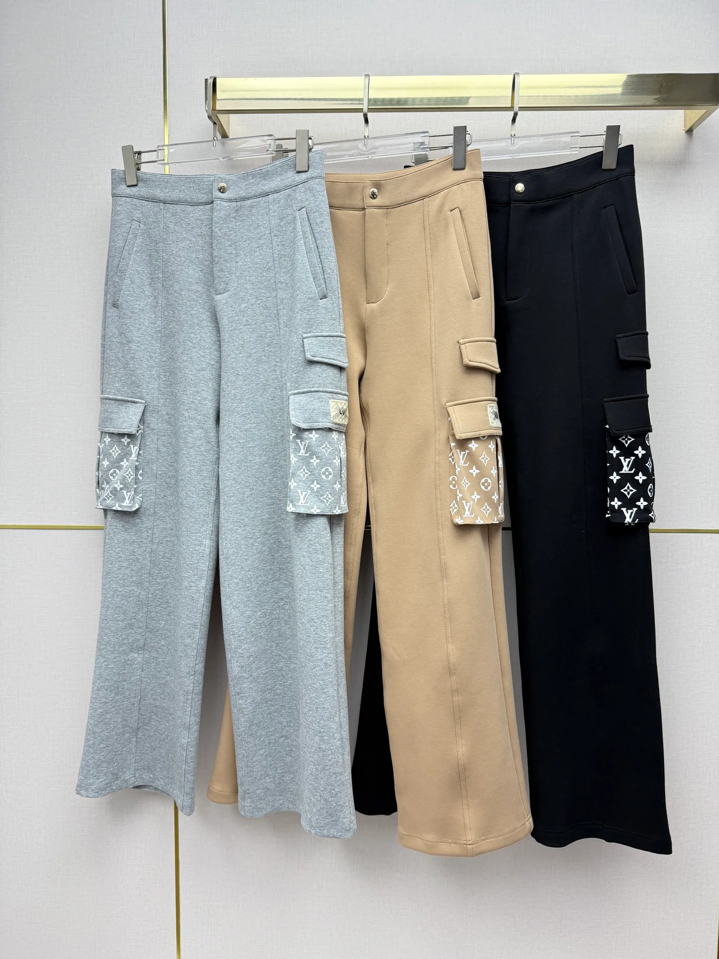 Women's Trousers LOUIS VUITTON 17829223