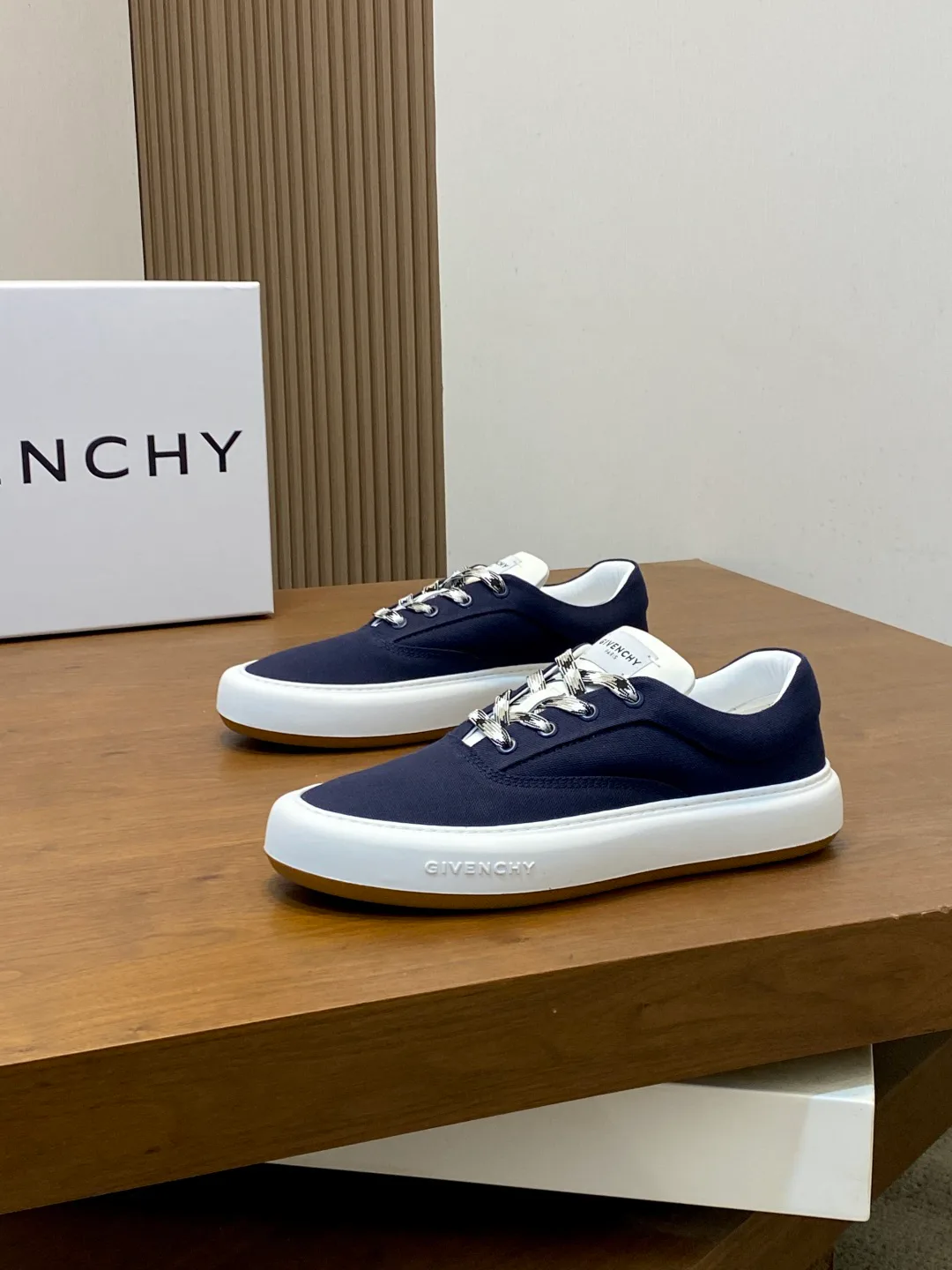 Men's Sneakers GIVENCHY 18449135