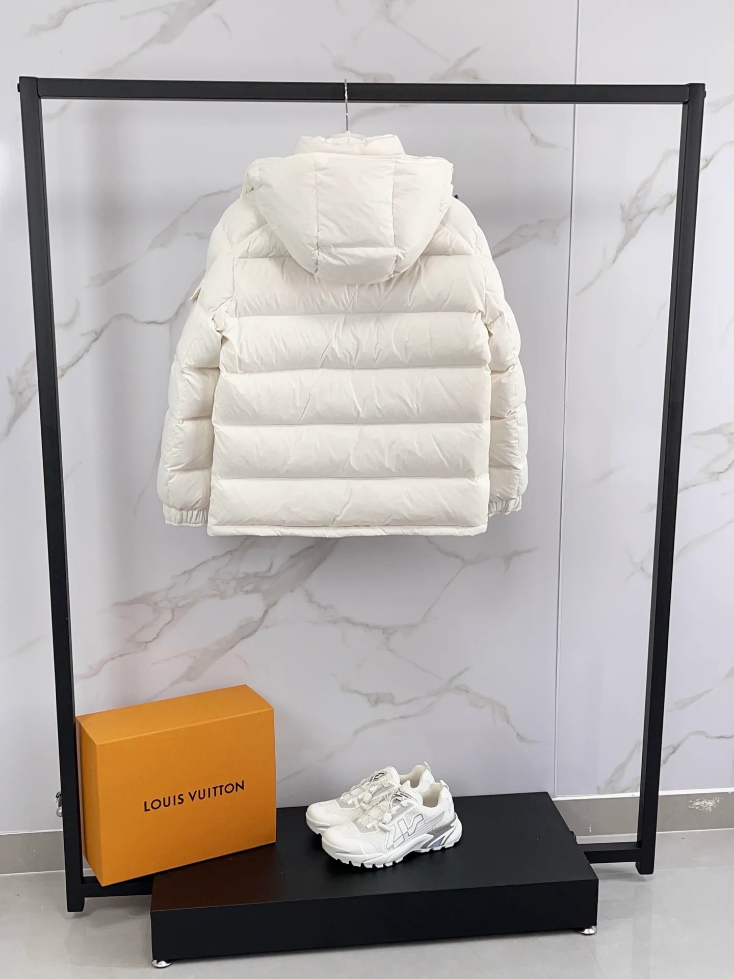 Women's Jackets And Down Jackets MONCLER 18391727