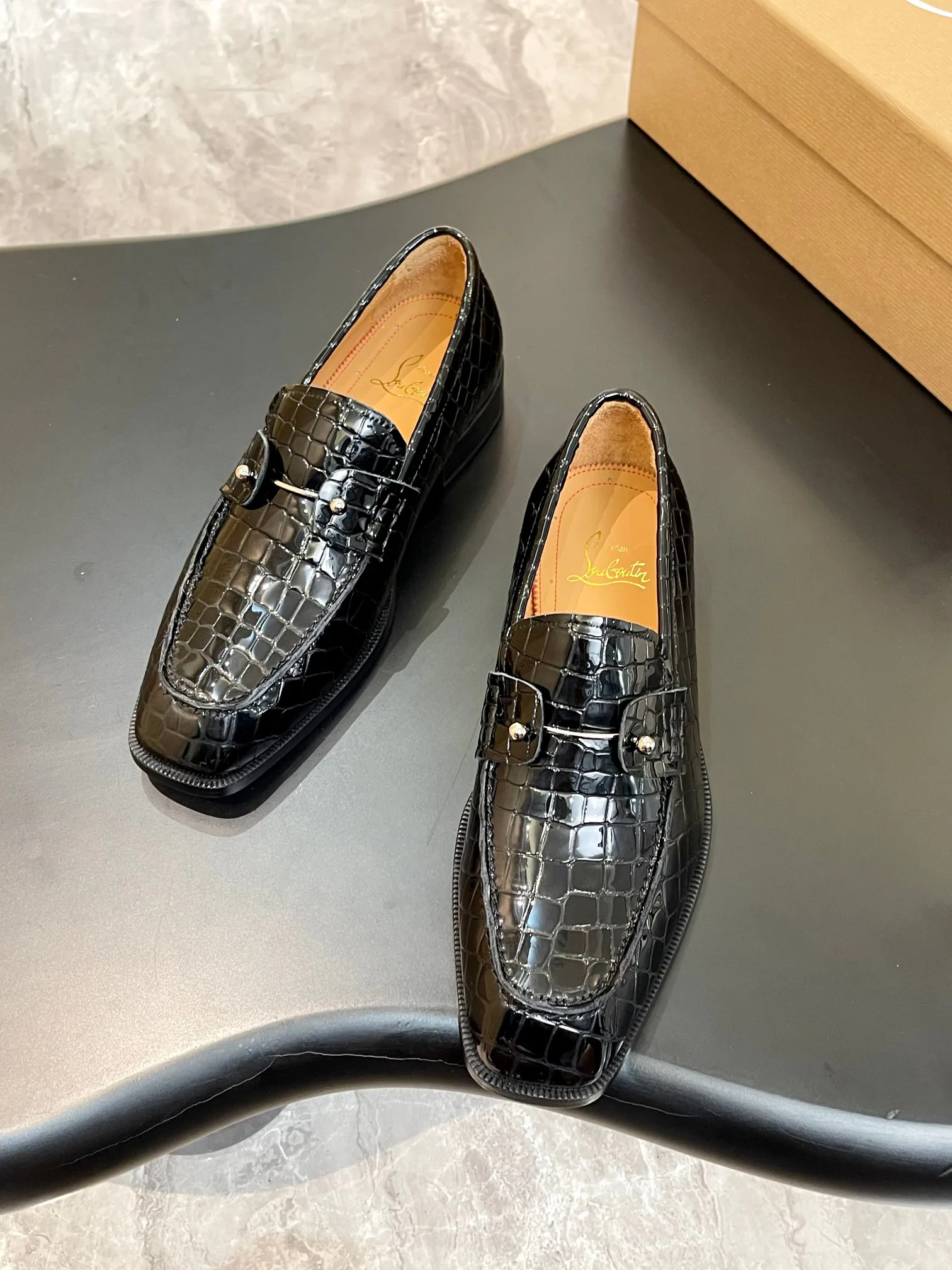Men's Loafers And Dress Shoes CHRISTIAN LOUBOUTIN 18119124