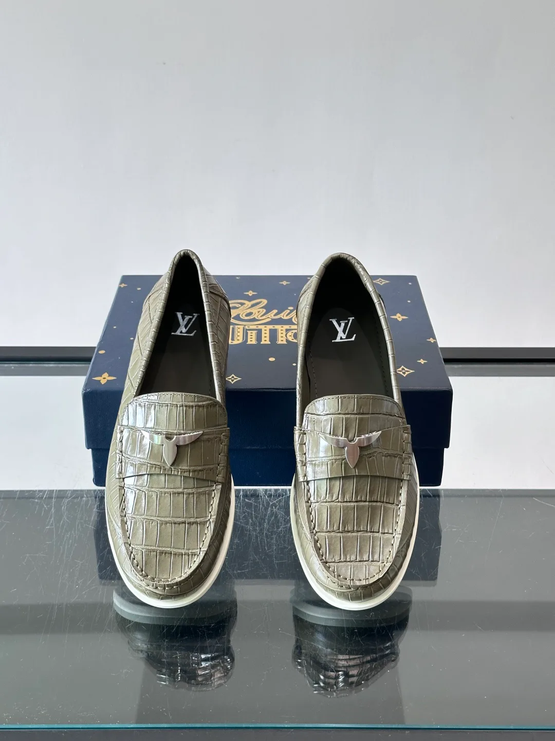 Men's Loafers And Dress Shoes LOUIS VUITTON 18118562