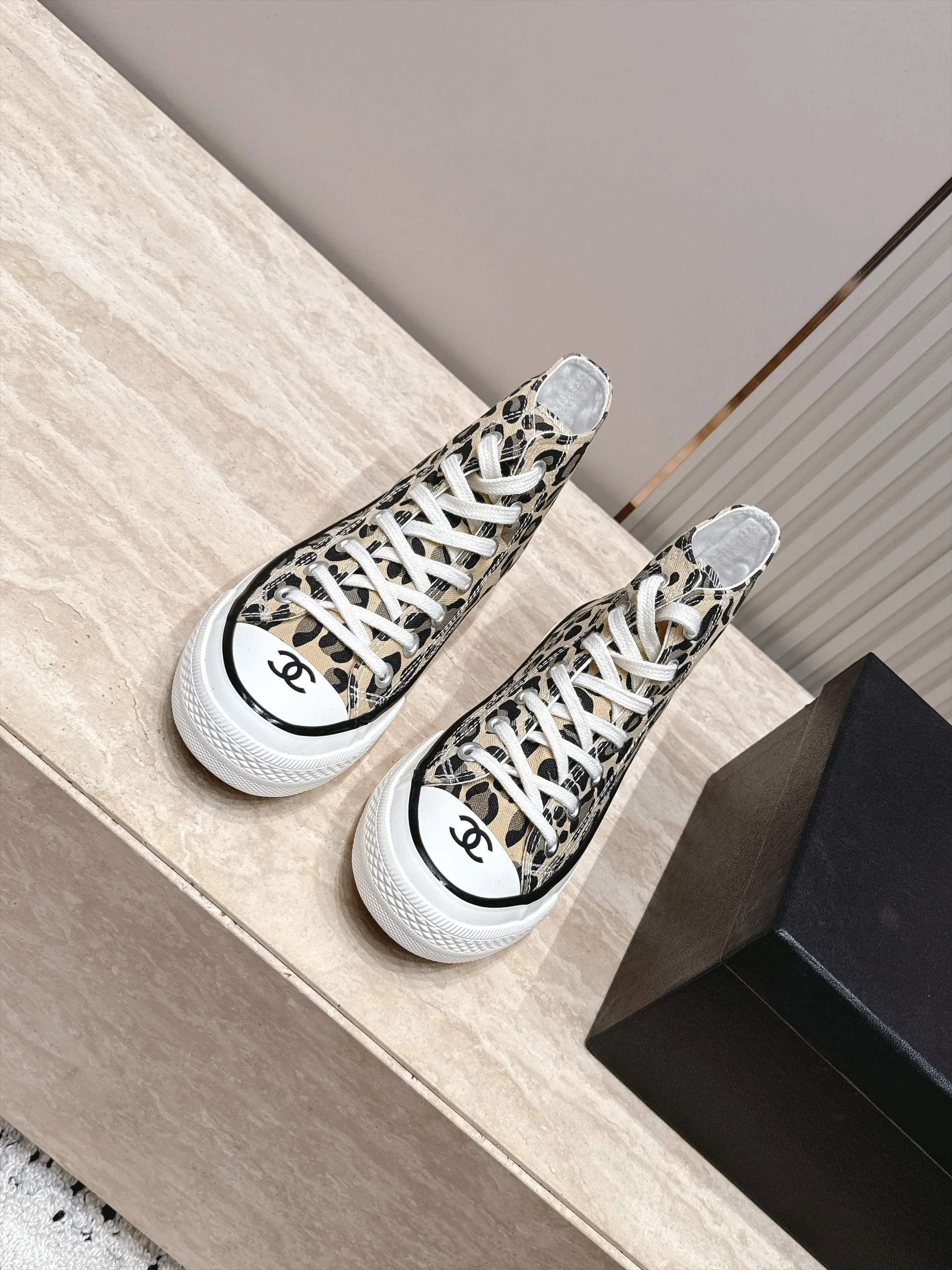Women's Sneakers CHANEL 17934232