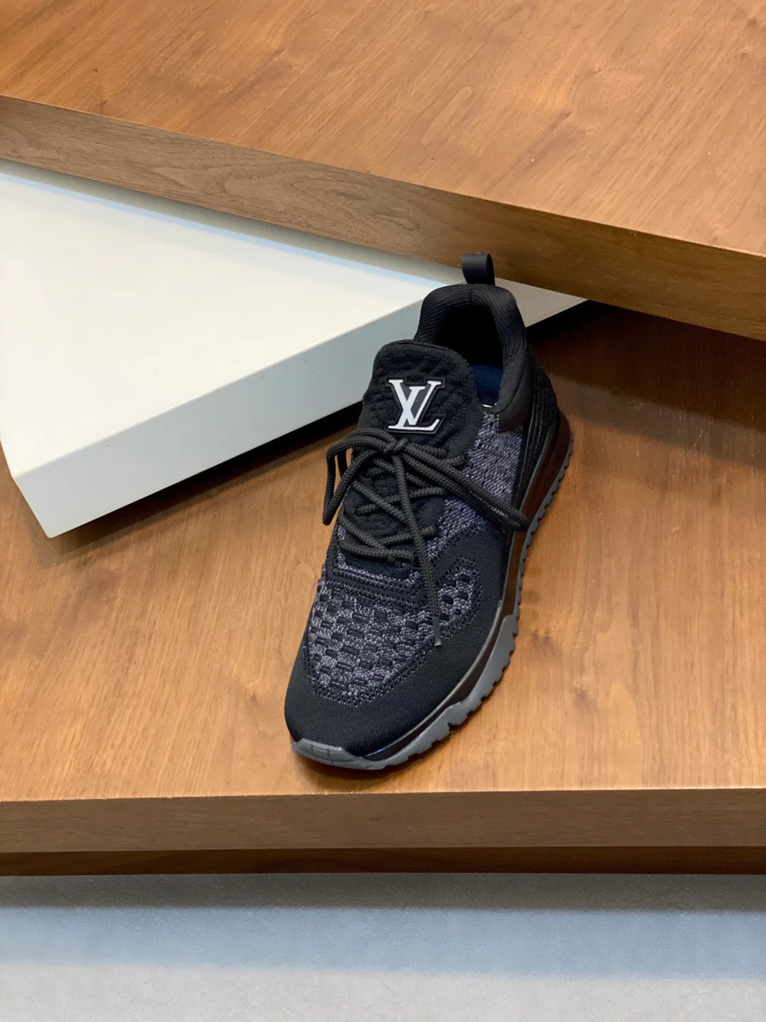 Men's Sneakers LOUIS VUITTON 18078938