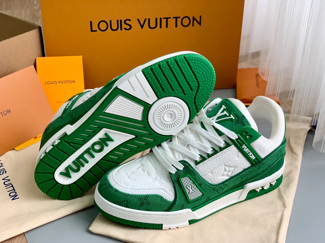 Women's Sneakers LOUIS VUITTON 18014127