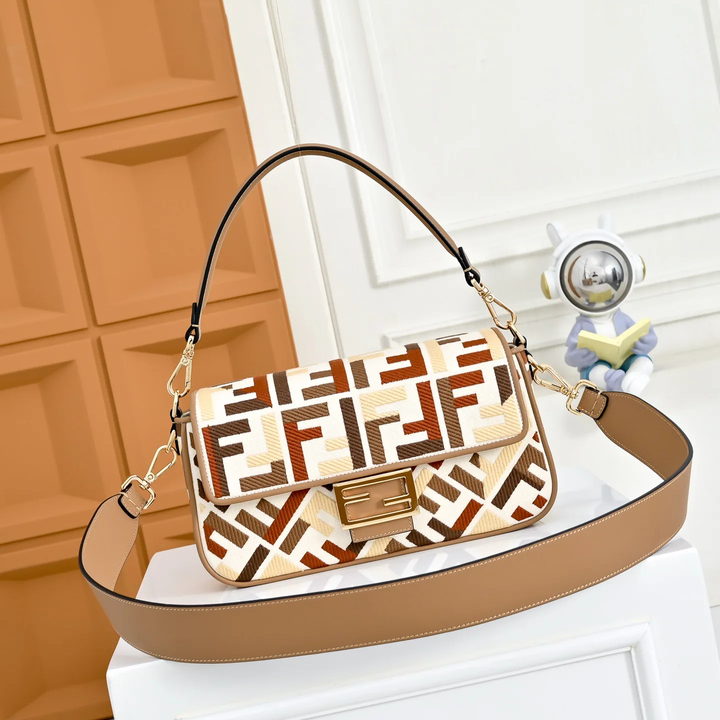 Women's Classic Handbags FENDI 18004258