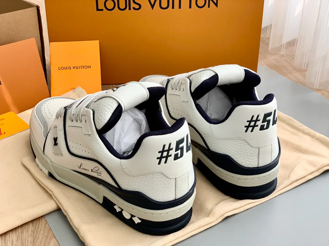 Women's Sneakers LOUIS VUITTON 18014141