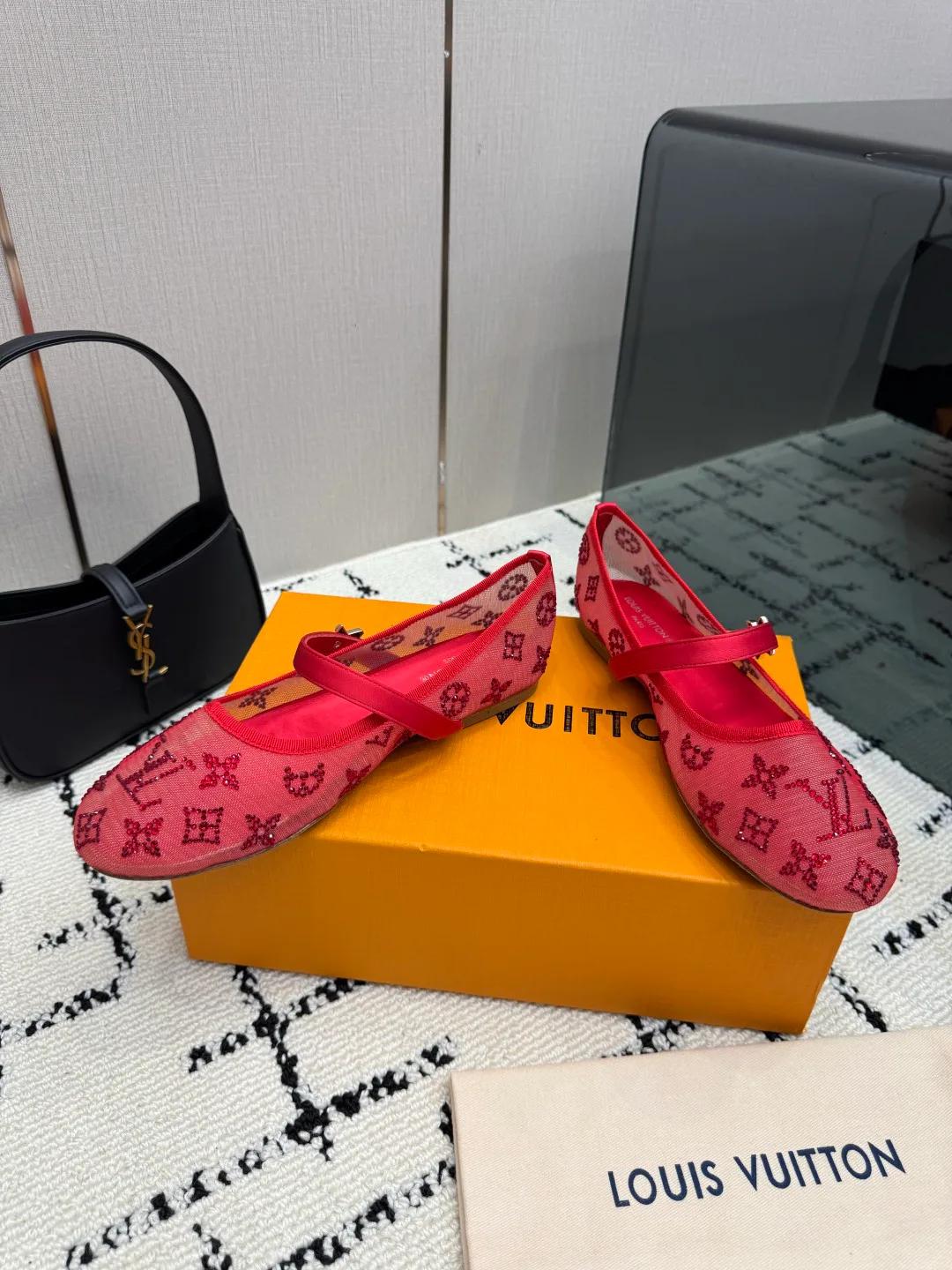 Women's Ballet Flats LOUIS VUITTON 17947018