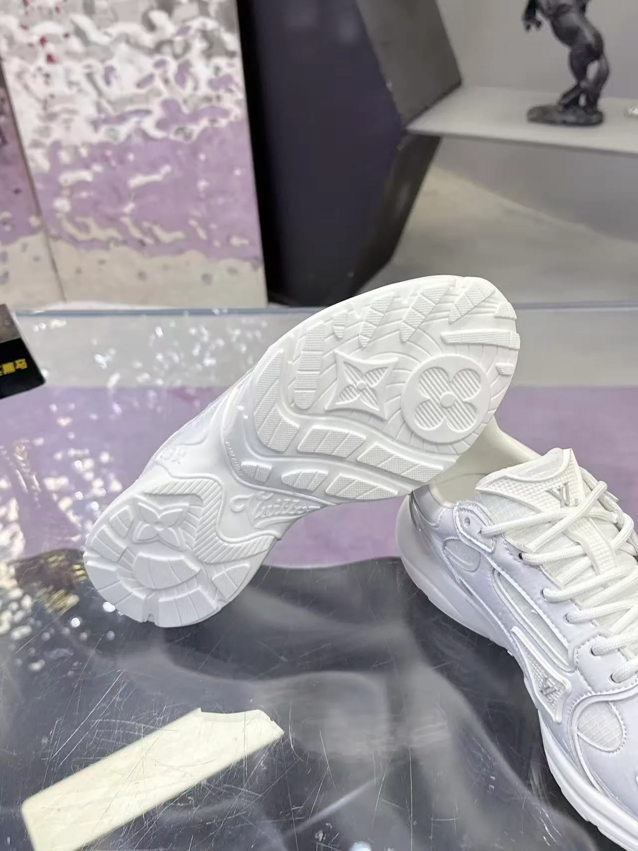 Women's Sneakers LOUIS VUITTON 17530423
