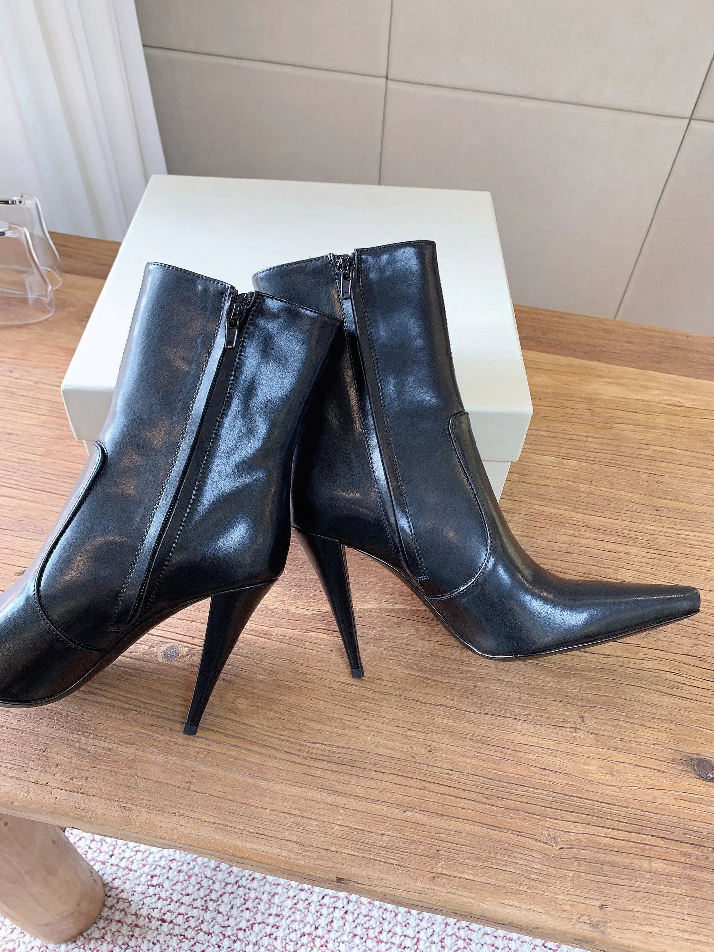 Women's Booties SAINT LAURENT 18365302