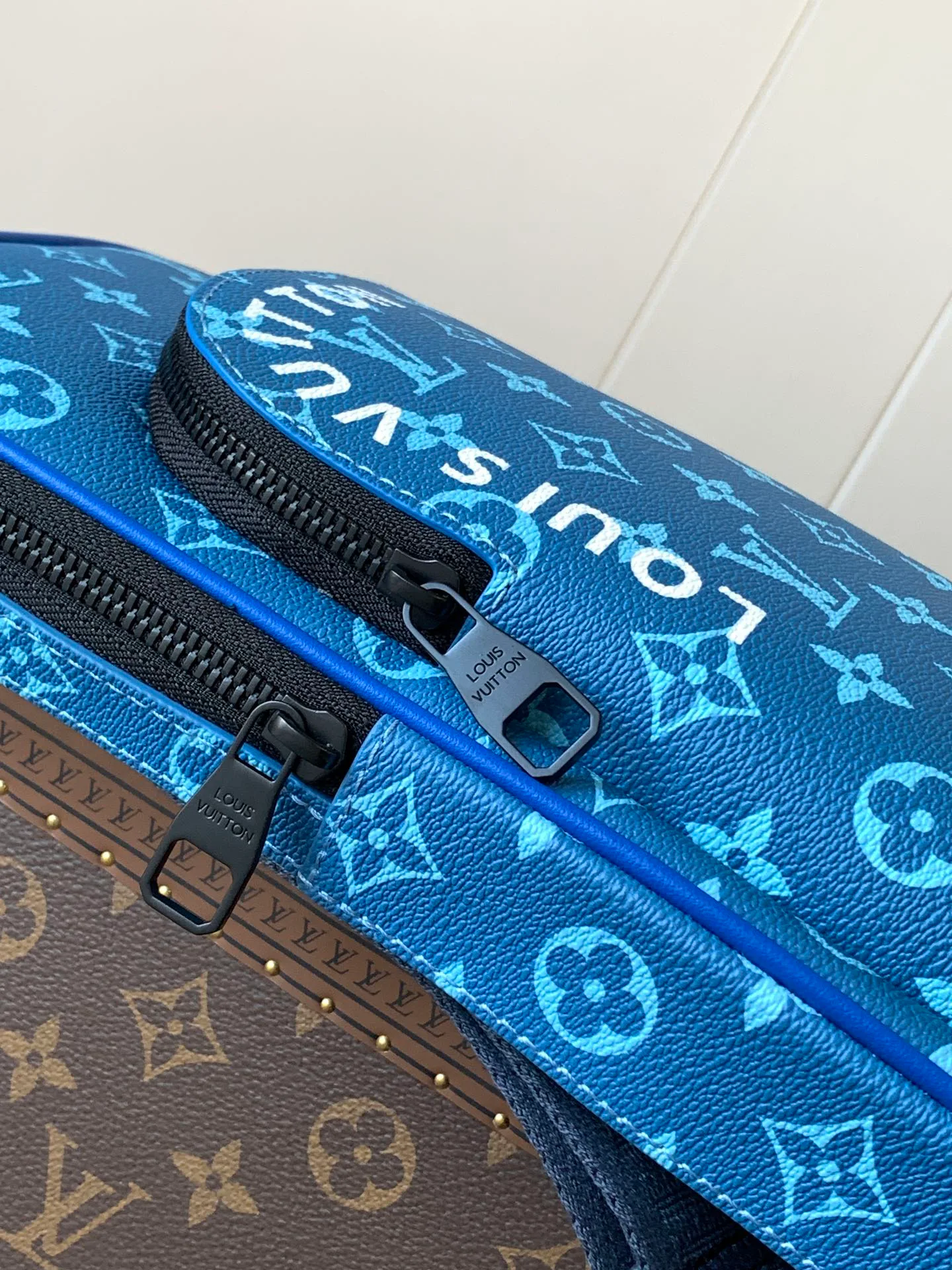 Women's Shoulder Bags LOUIS VUITTON 17948722