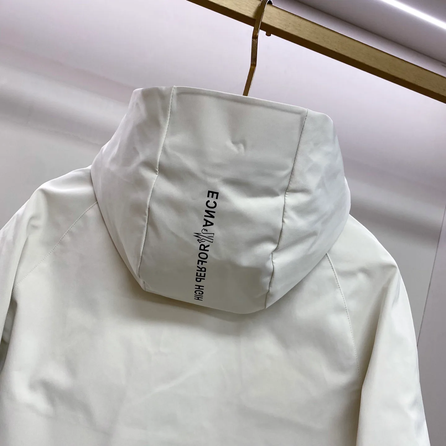 Women's Jackets And Down Jackets MONCLER 18236882