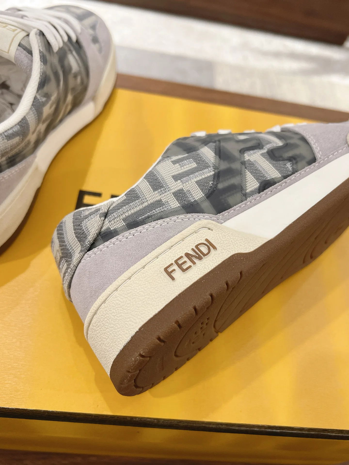 Women's Sneakers FENDI 18219606