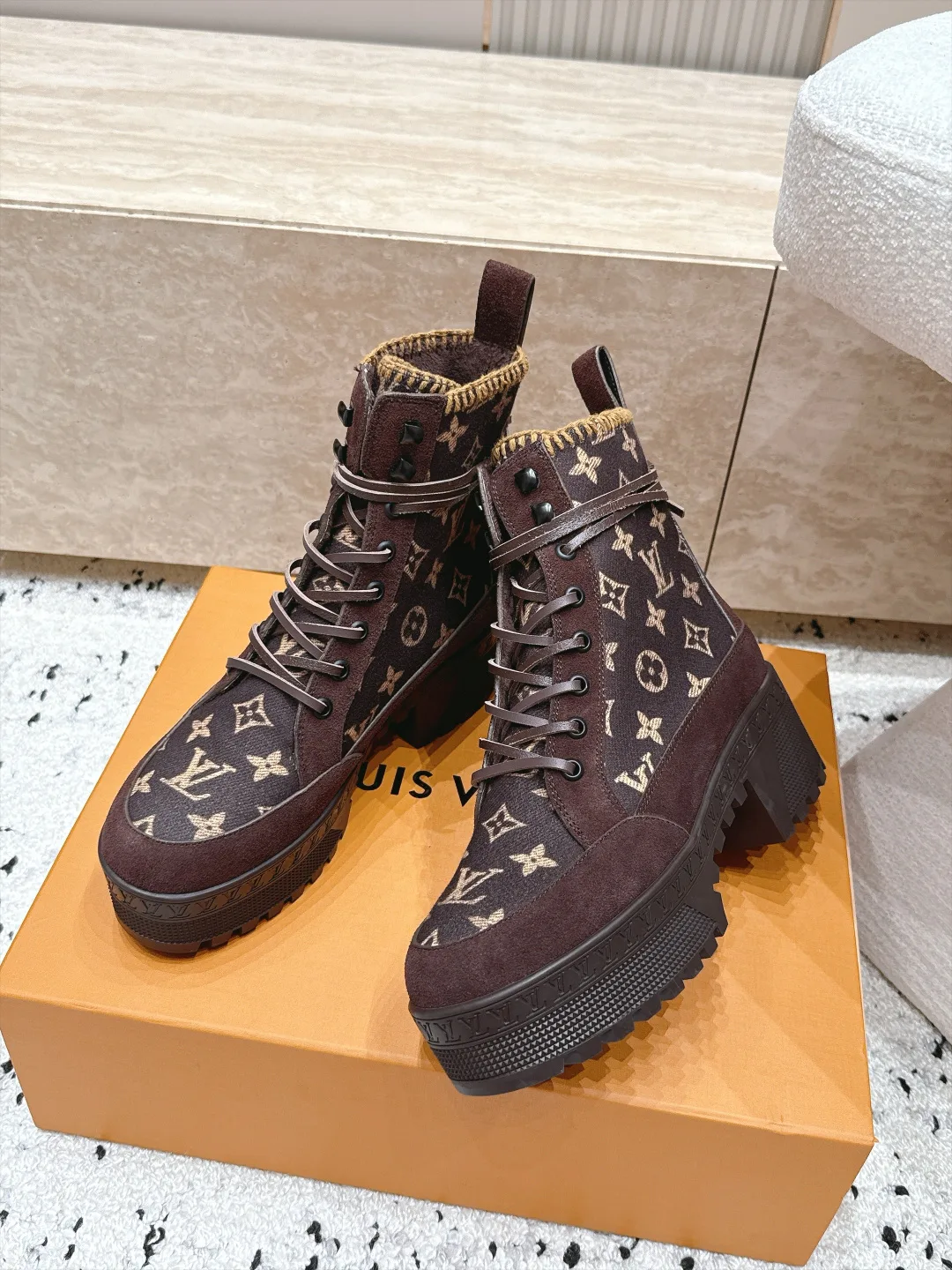 Women's Ankle Boots LOUIS VUITTON 18498036