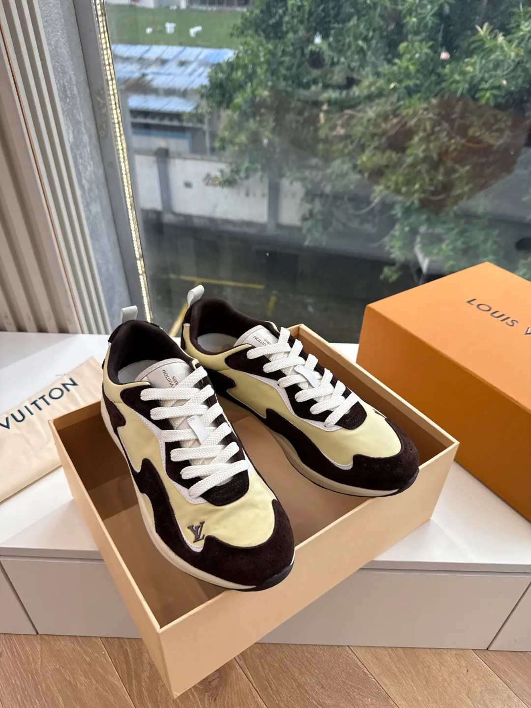 Women's Sneakers LOUIS VUITTON 18053499