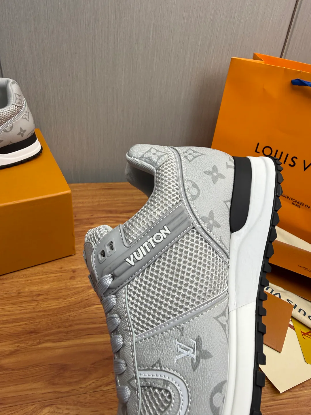 Men's Sneakers LOUIS VUITTON 17429937