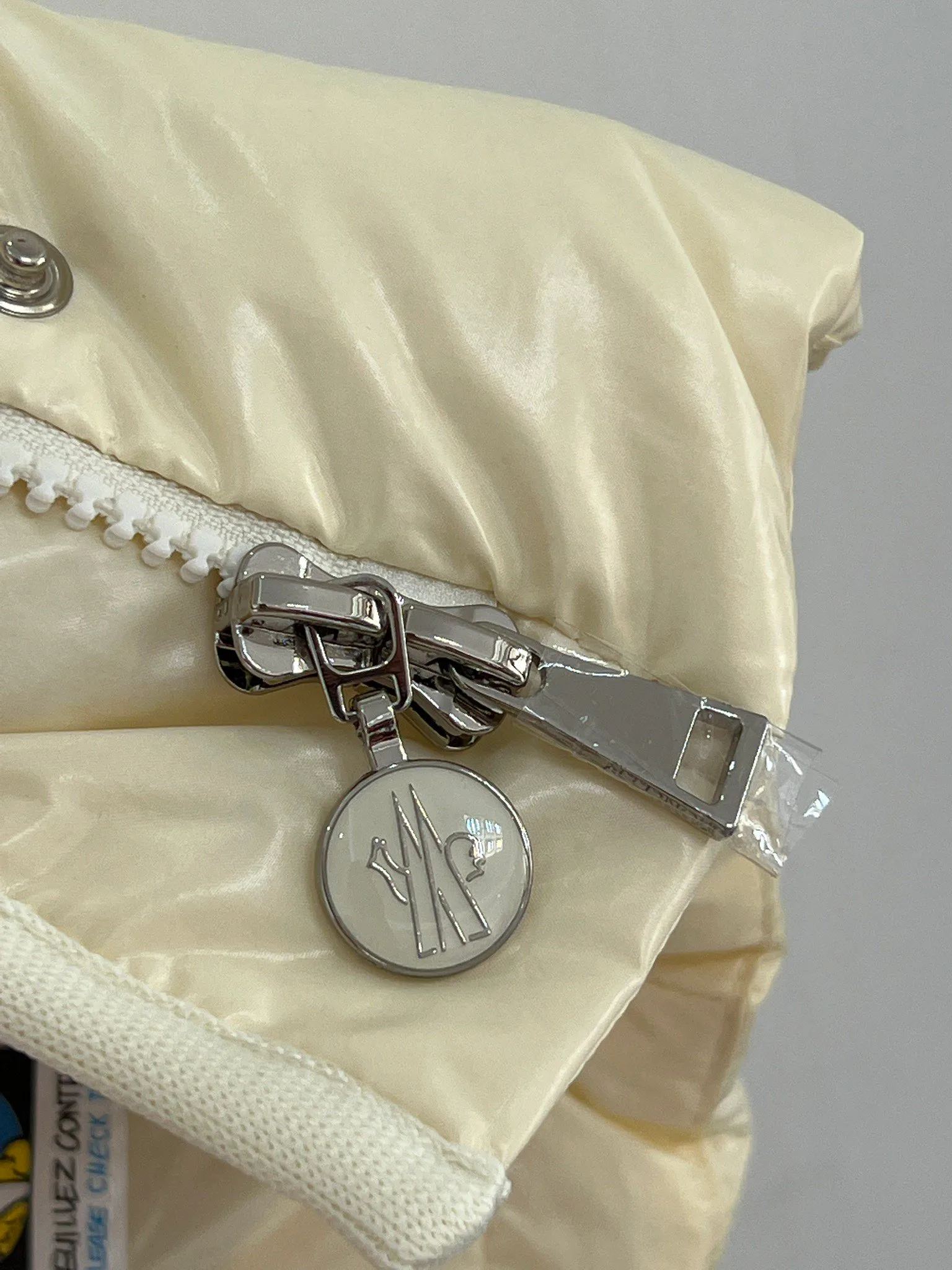 Women's Jackets And Down Jackets MONCLER 18416193